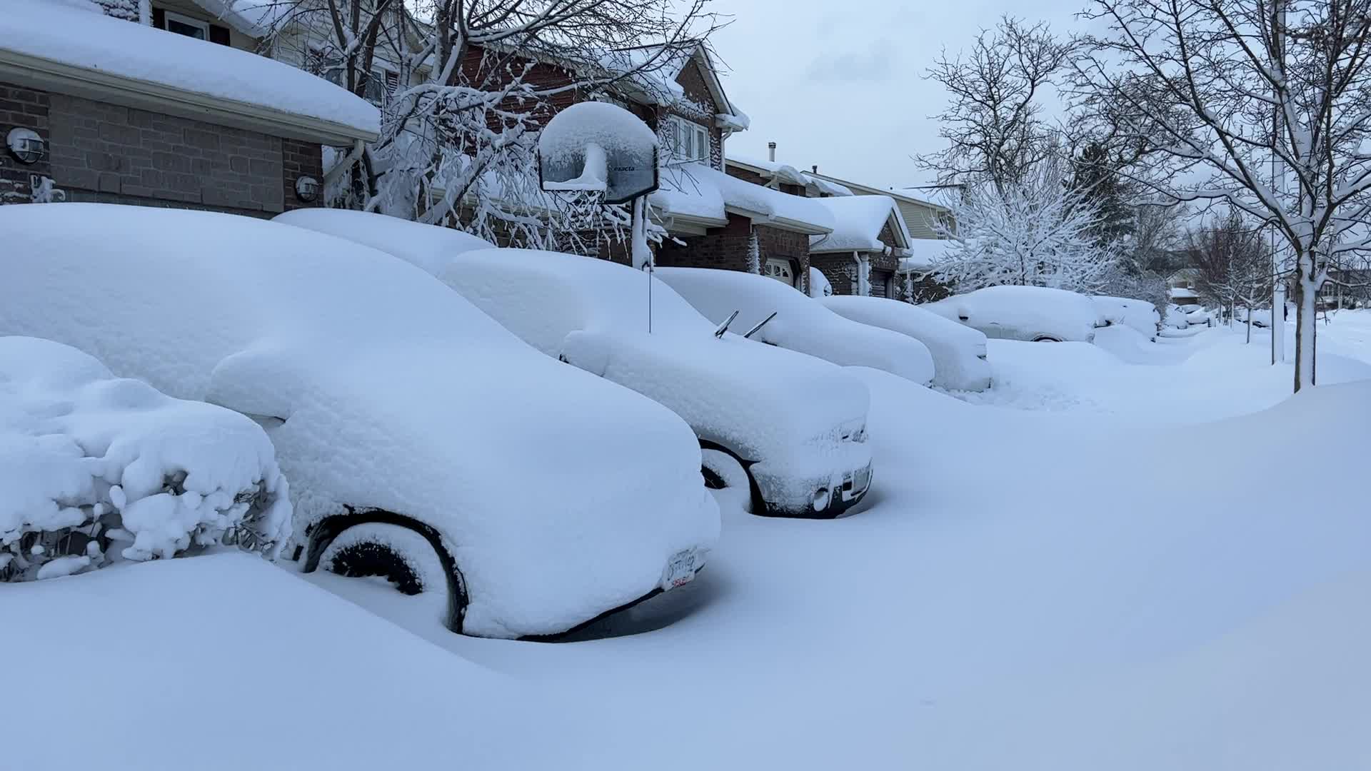 Toronto gets hit by the largest winter snowstorm of the season