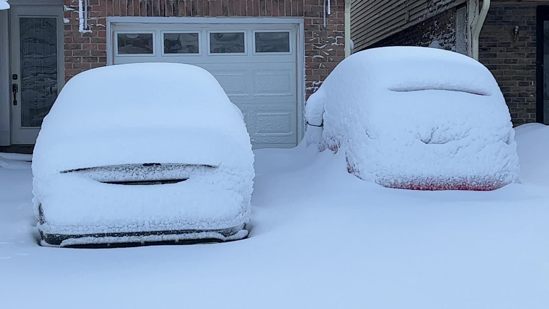 Toronto gets hit by the largest winter snowstorm of the season