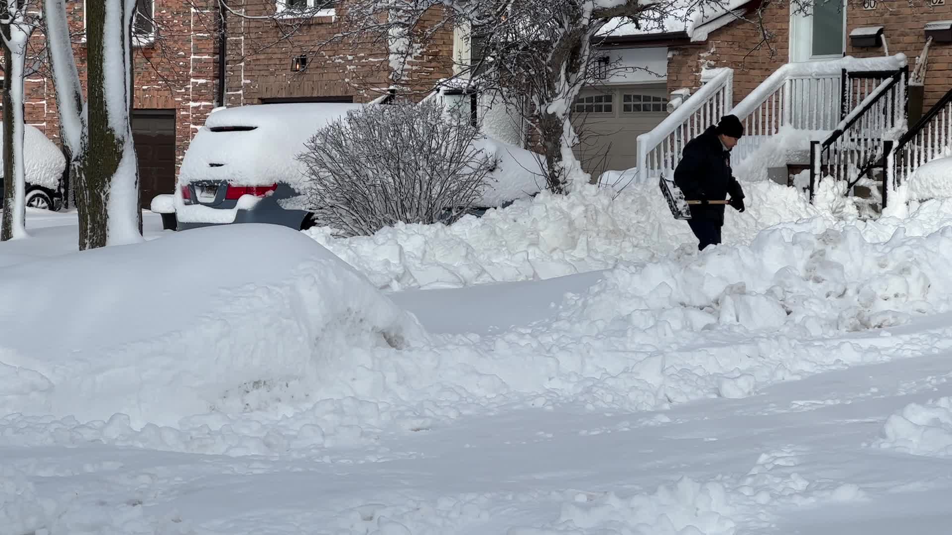Toronto gets hit by the largest winter snowstorm of the season