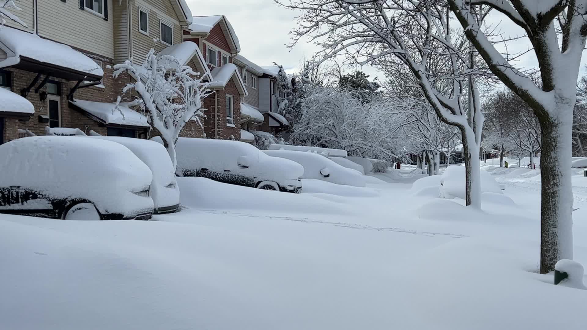 Toronto gets hit by the largest winter snowstorm of the season
