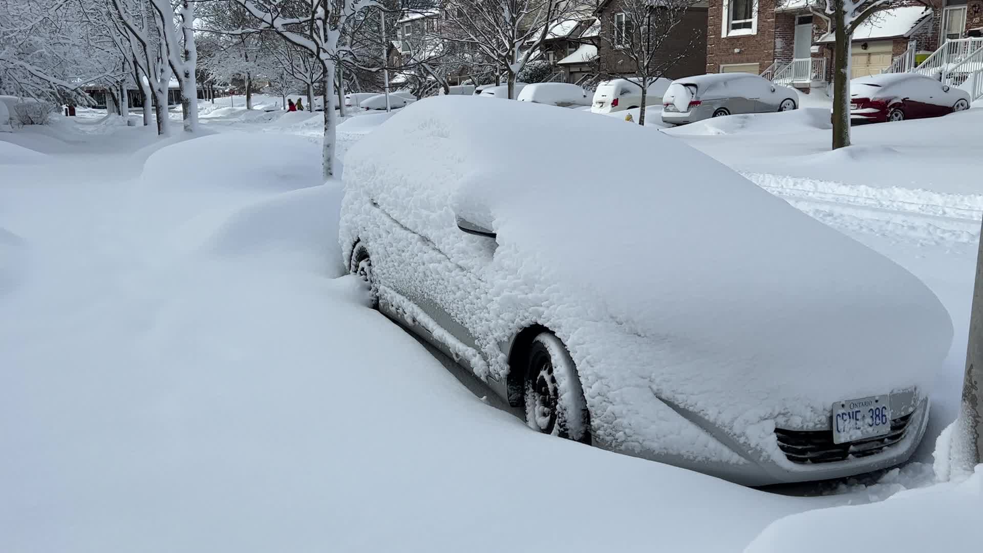 Toronto gets hit by the largest winter snowstorm of the season