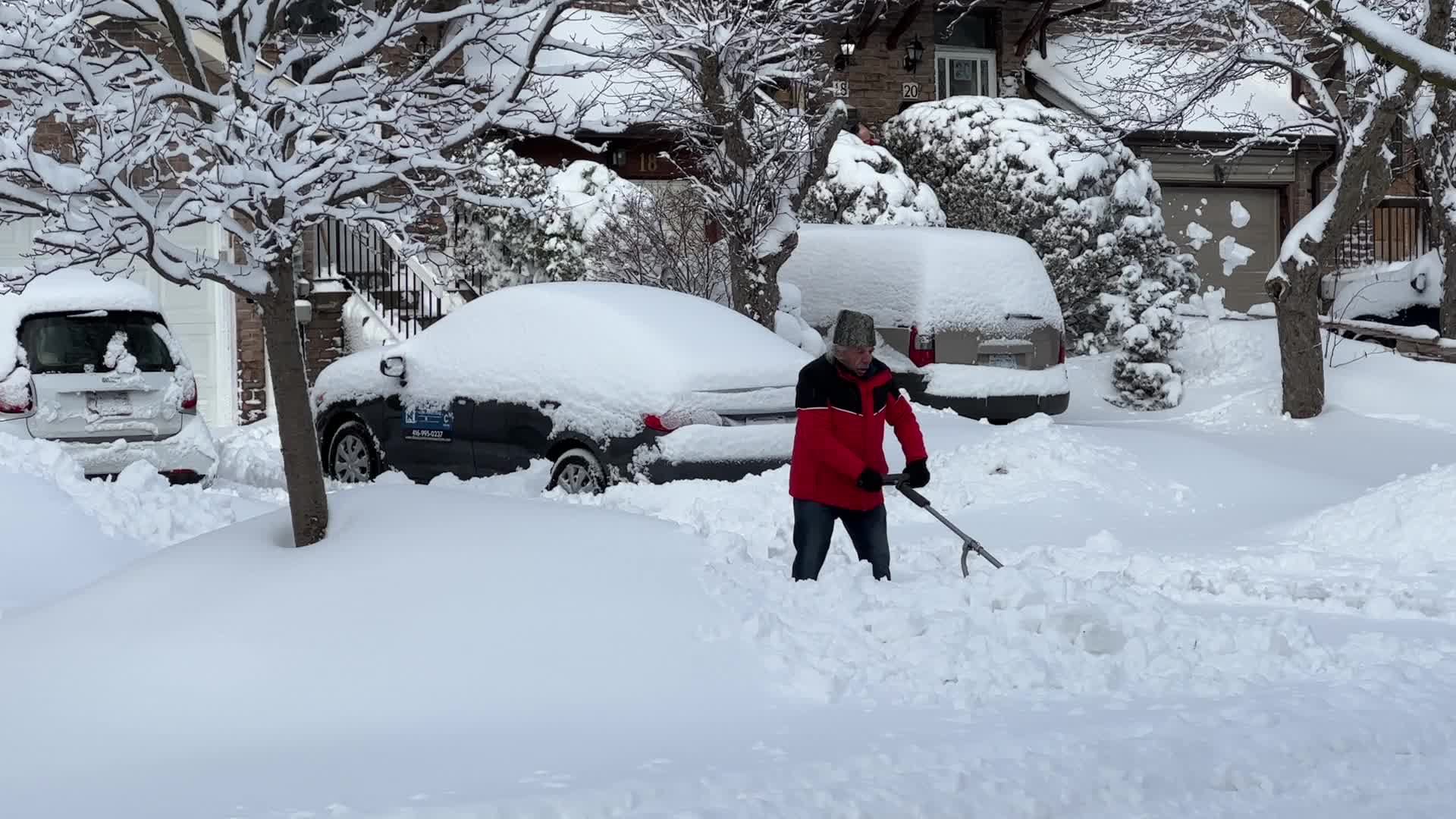 Toronto gets hit by the largest winter snowstorm of the season