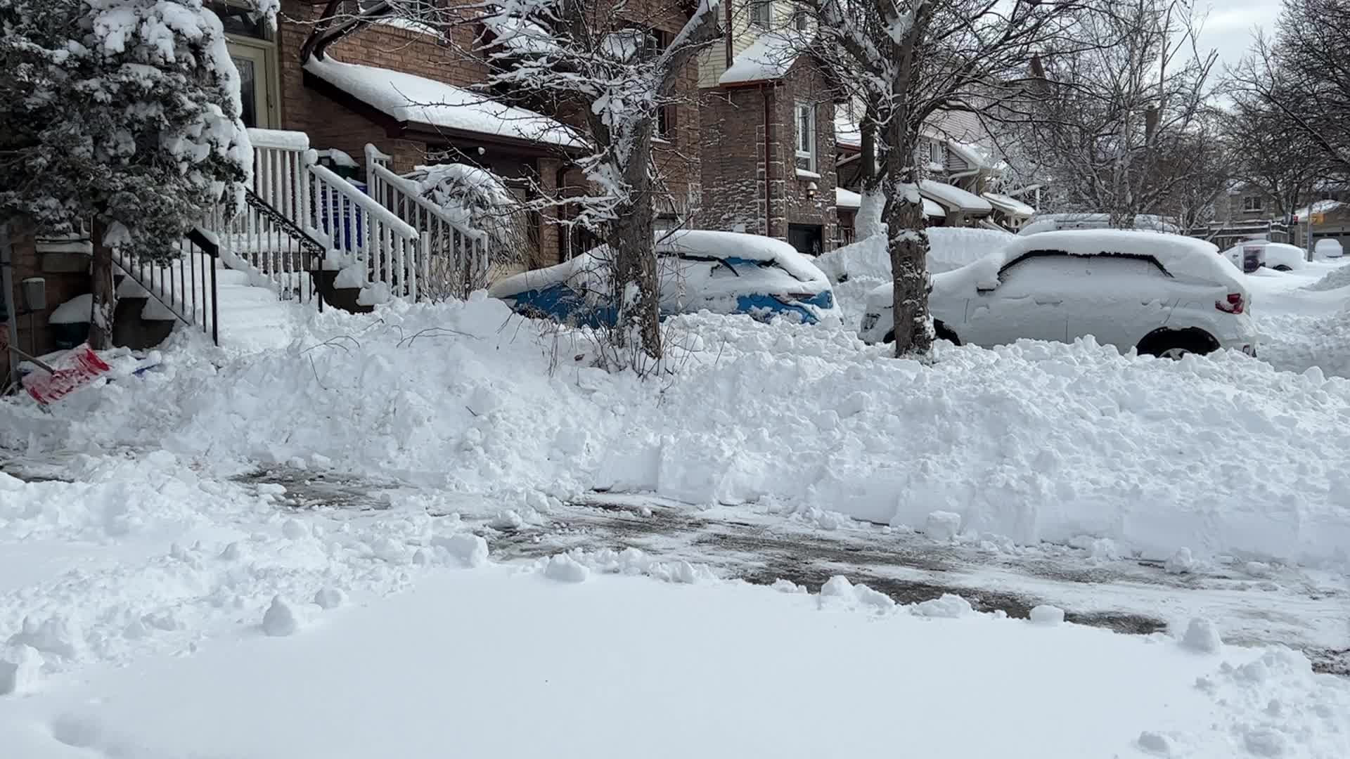 Toronto gets hit by the largest winter snowstorm of the season