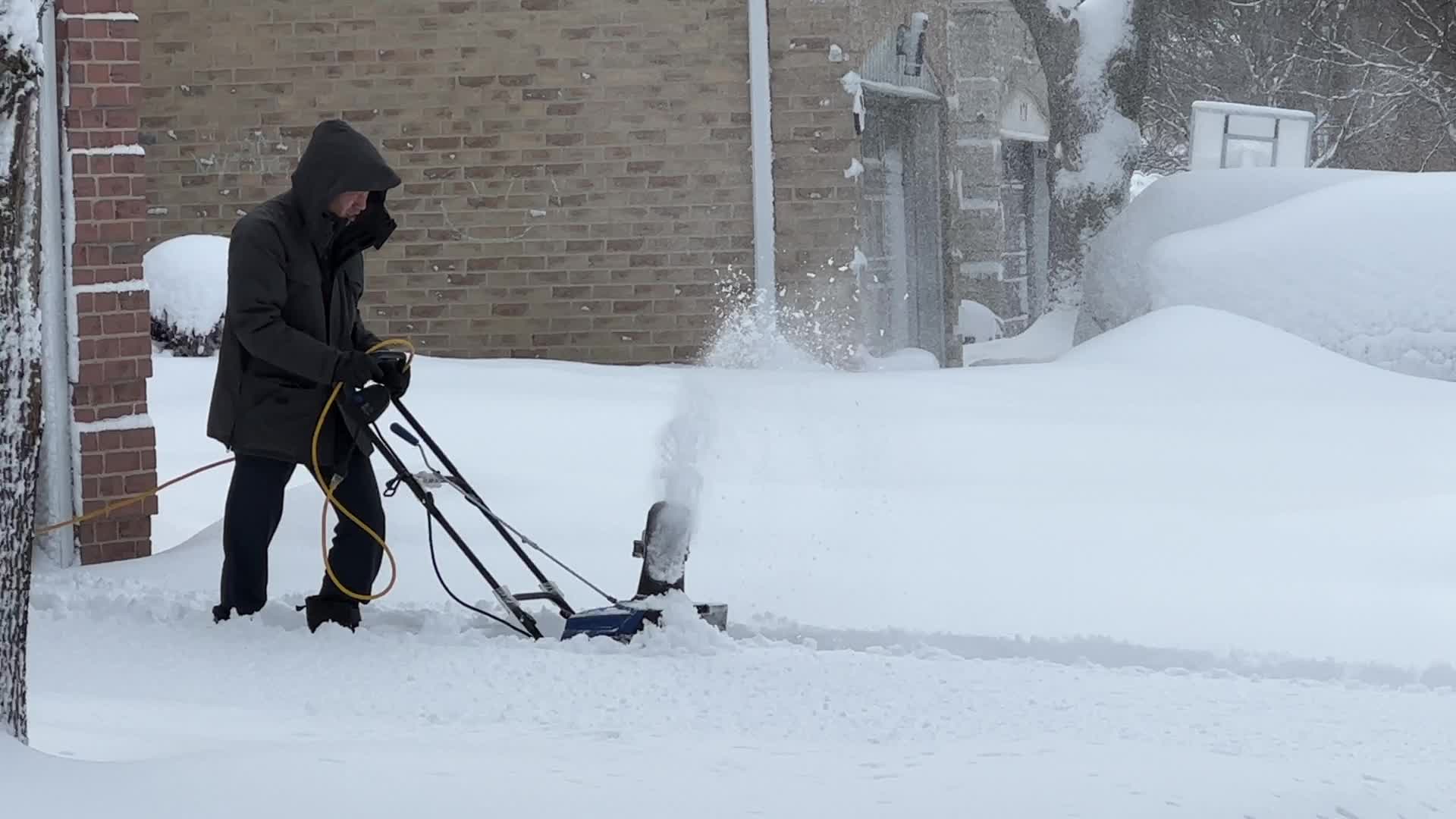Toronto gets hit by the largest winter snowstorm of the season