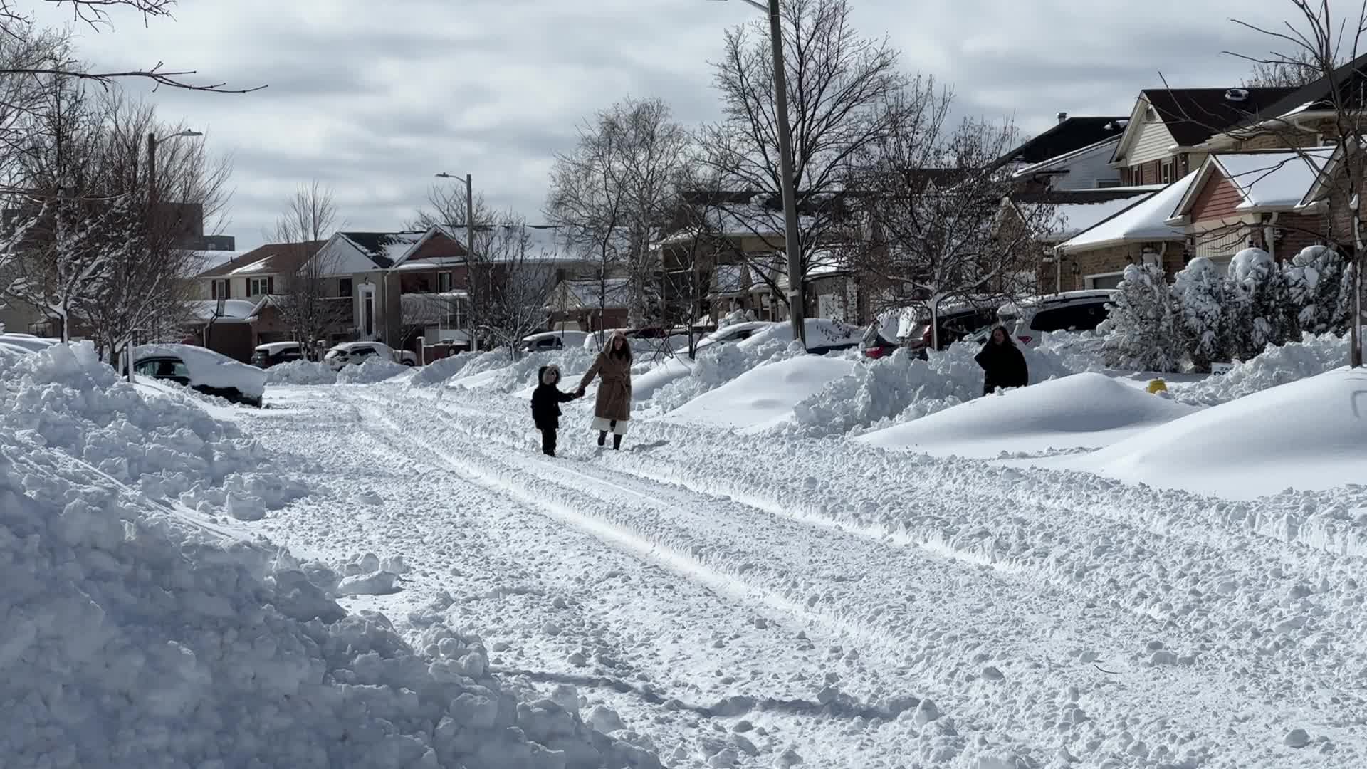 Toronto gets hit by the largest winter snowstorm of the season