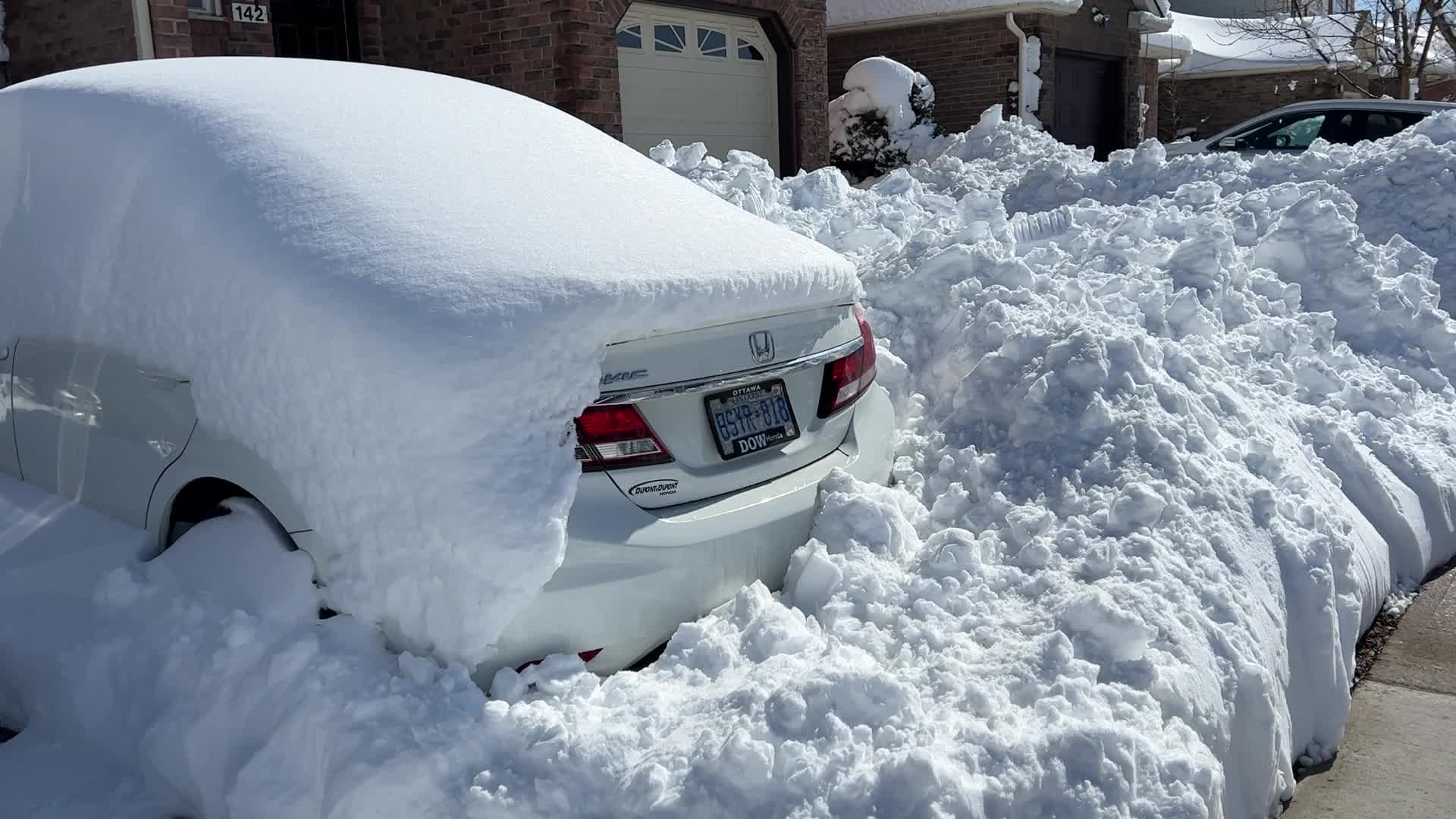 Toronto gets hit by the largest winter snowstorm of the season