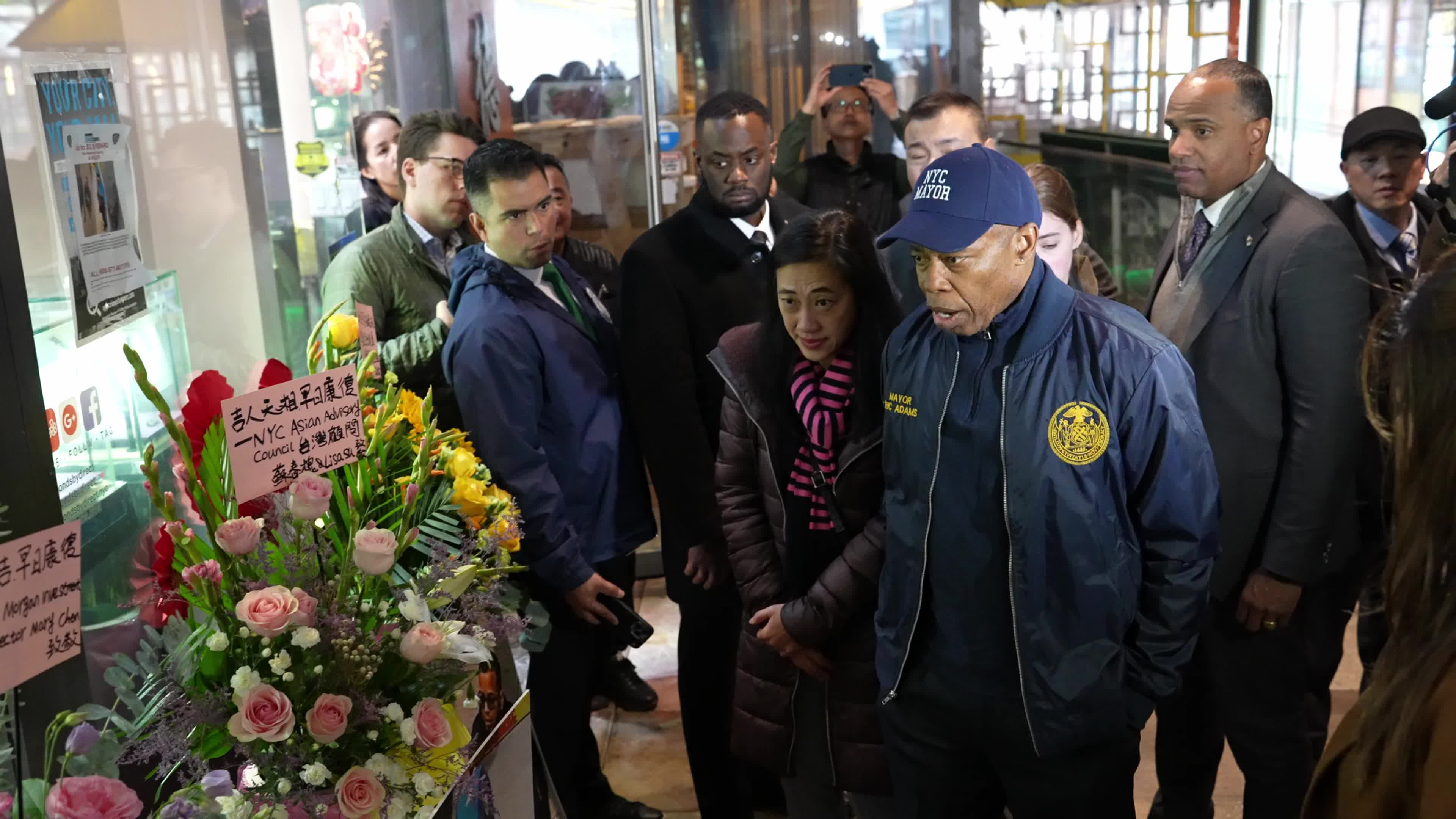 NYC Mayor Visits Scene of Flushing Jewelry Robbery