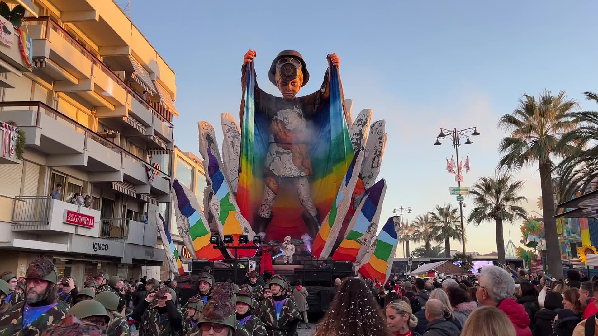 The first masked course for the 150th edition of the Carnival of Viareggio