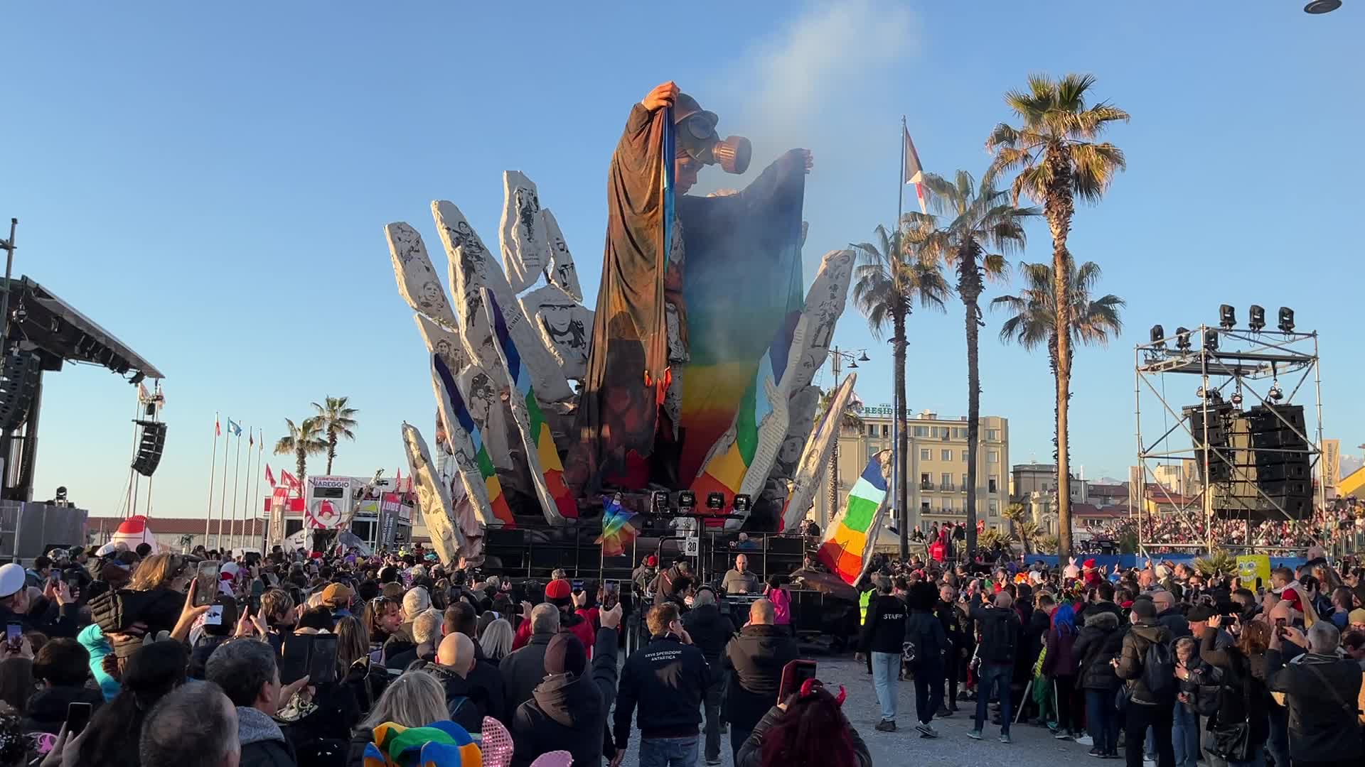 The first masked course for the 150th edition of the Carnival of Viareggio