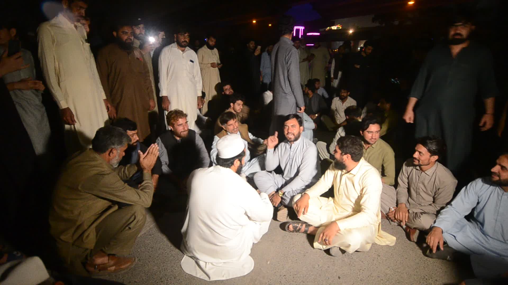 Tehrik-e-Insaf protest against possible arrest of Imran Khan
