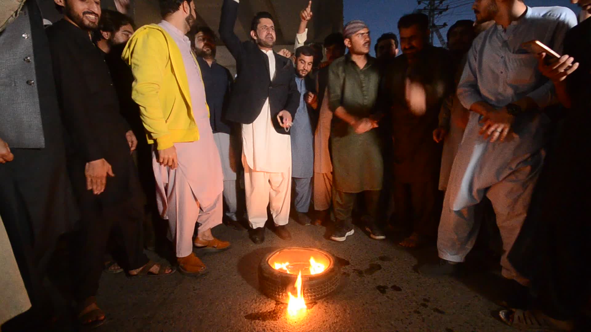 Tehrik-e-Insaf protest against possible arrest of Imran Khan
