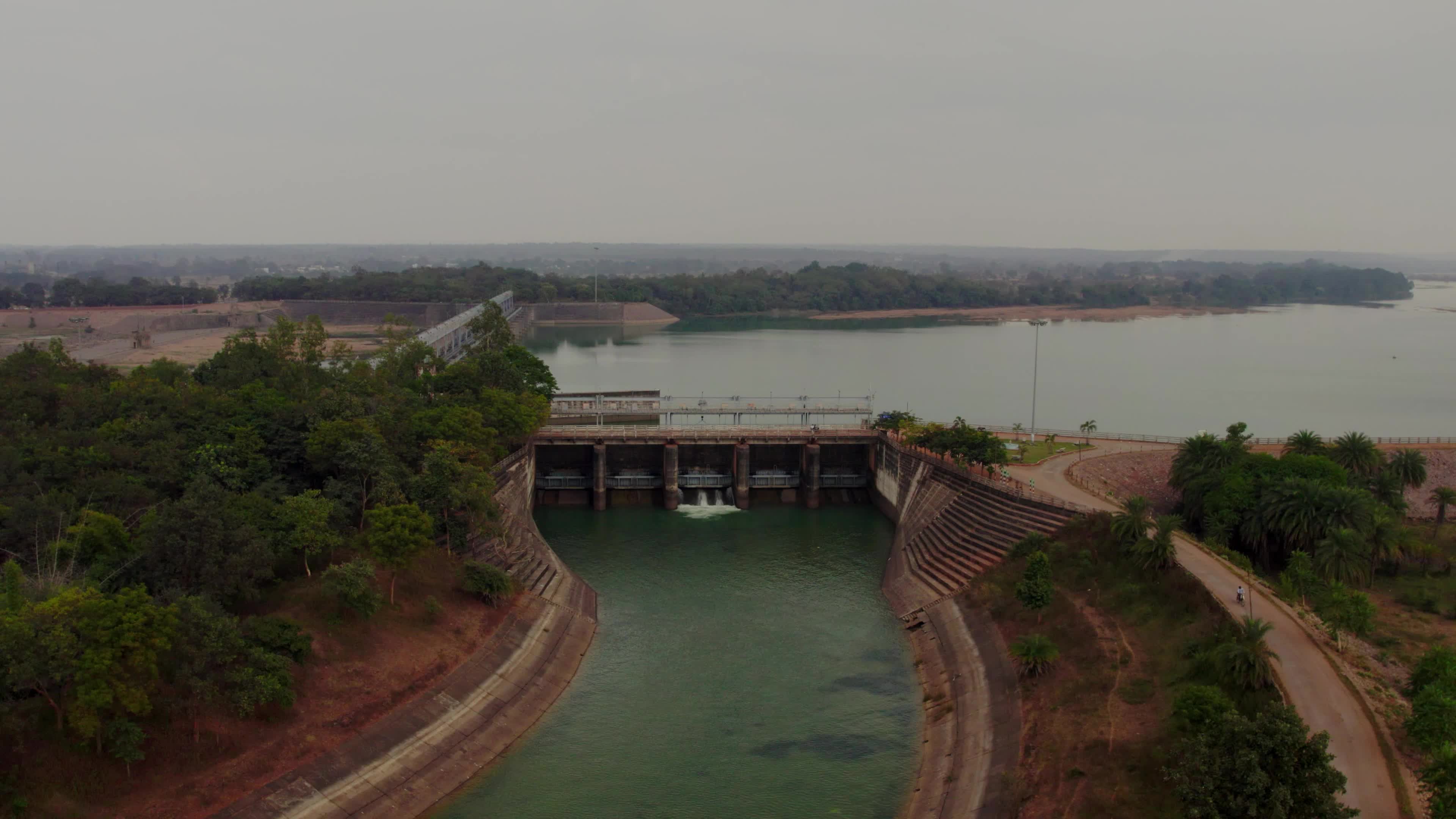 Rudri Dam: A Breathtaking 4K Drone Video of the Mahanadi River in Chhattisgarh, India