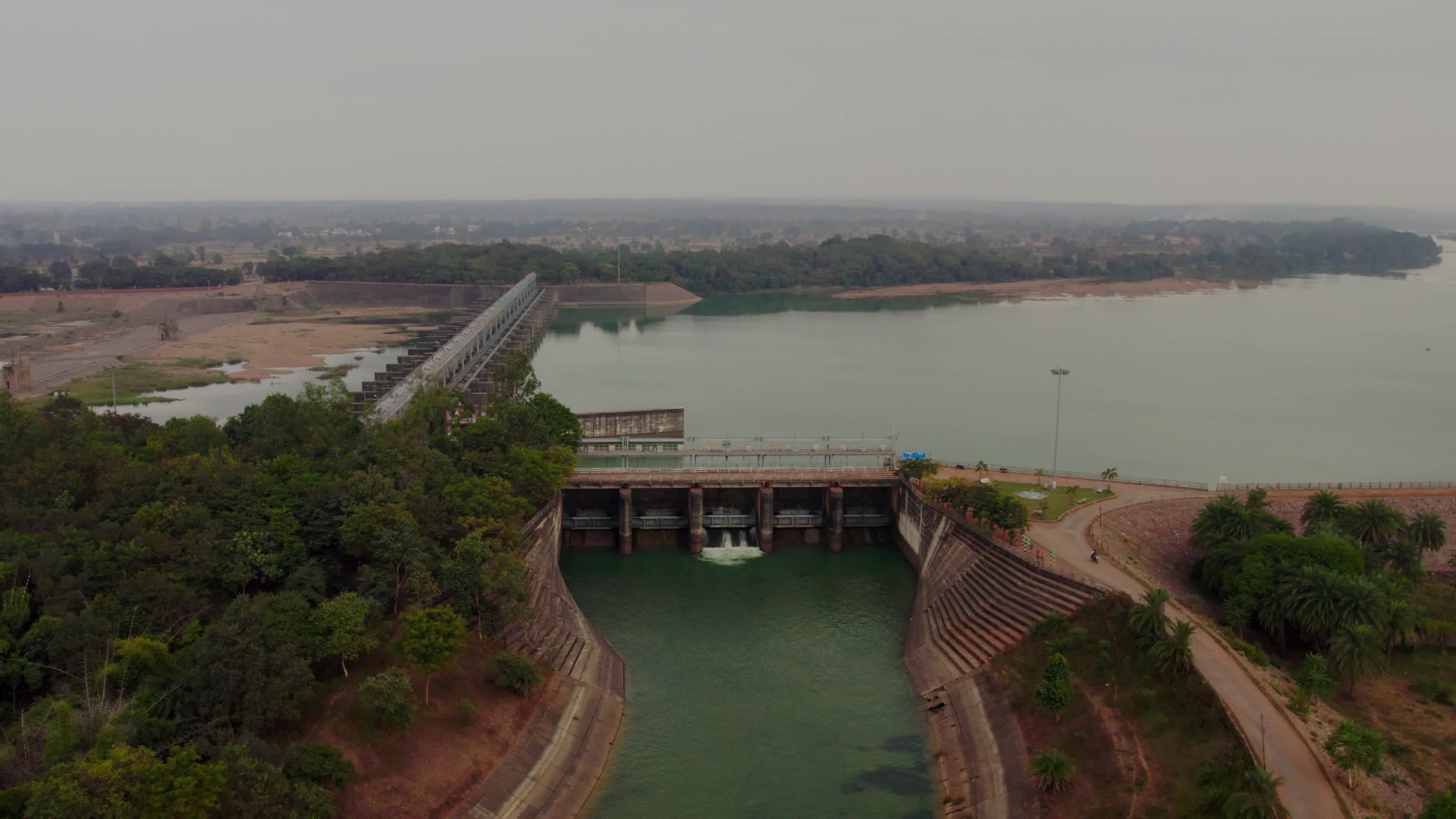 Rudri Dam: A Breathtaking 4K Drone Video of the Mahanadi River in Chhattisgarh, India