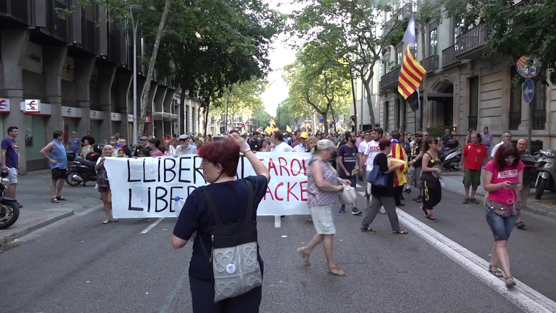 Protest in front of the Consulate of Italy in Barcelona for the freedom of Carola Rackete