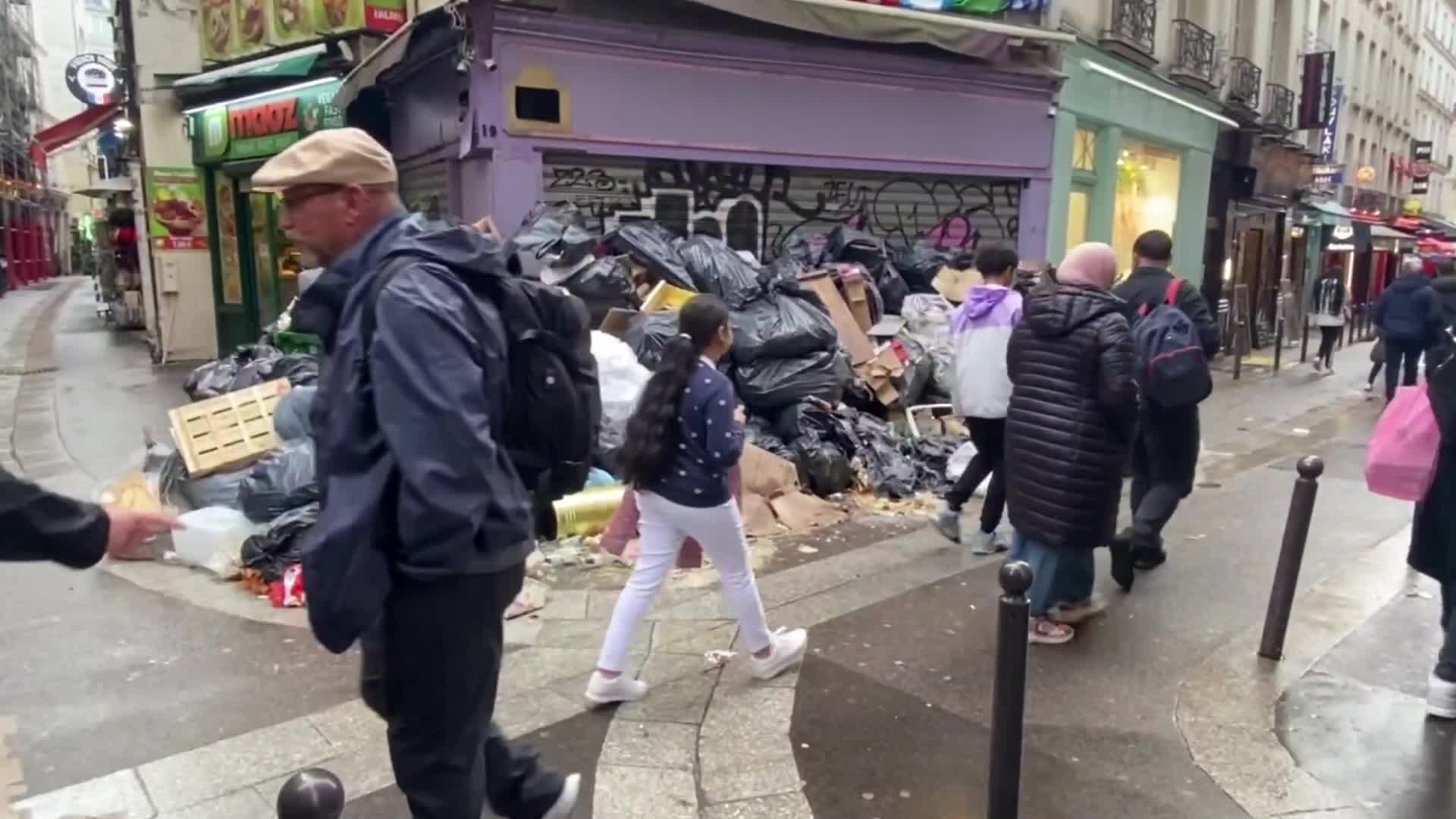 Strike of the garbage collectors against the reform of the pensions, in Paris,