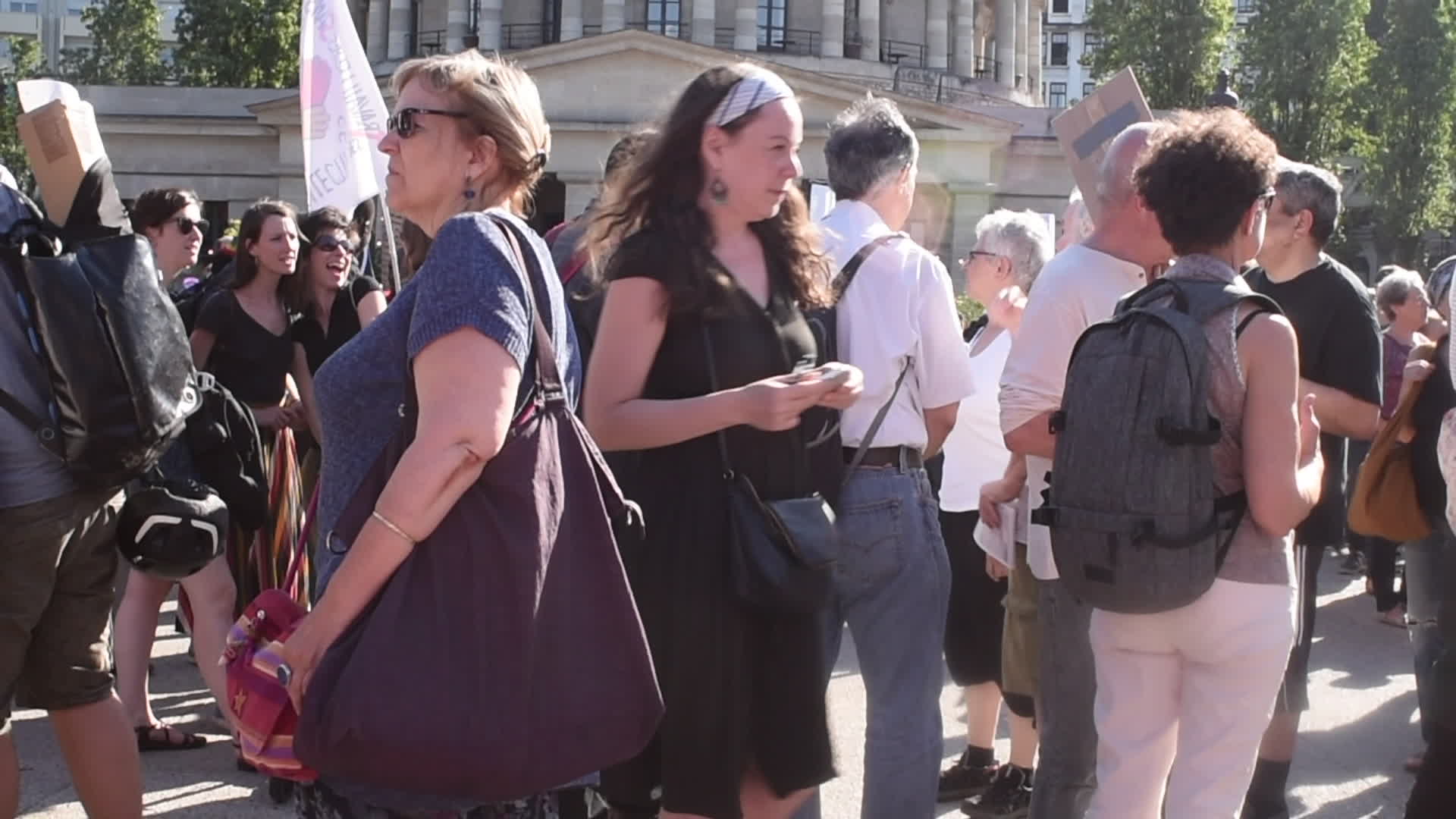 Solidarity in Paris for the German captain Carola Rackete