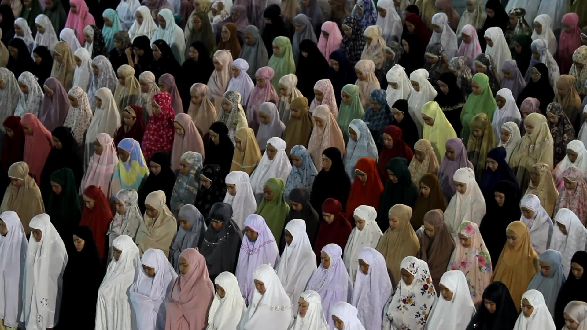 The First Tarawih Prayer in Aceh