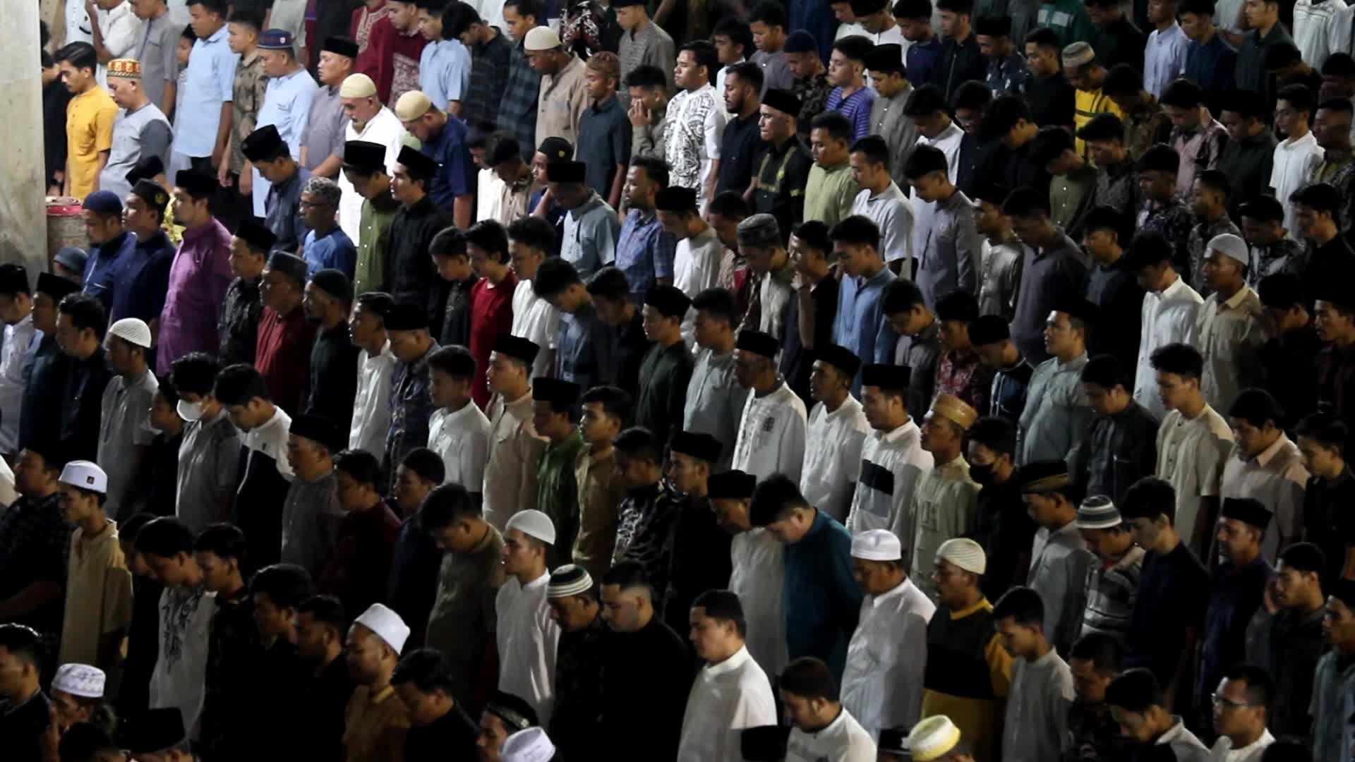The First Tarawih Prayer in Aceh
