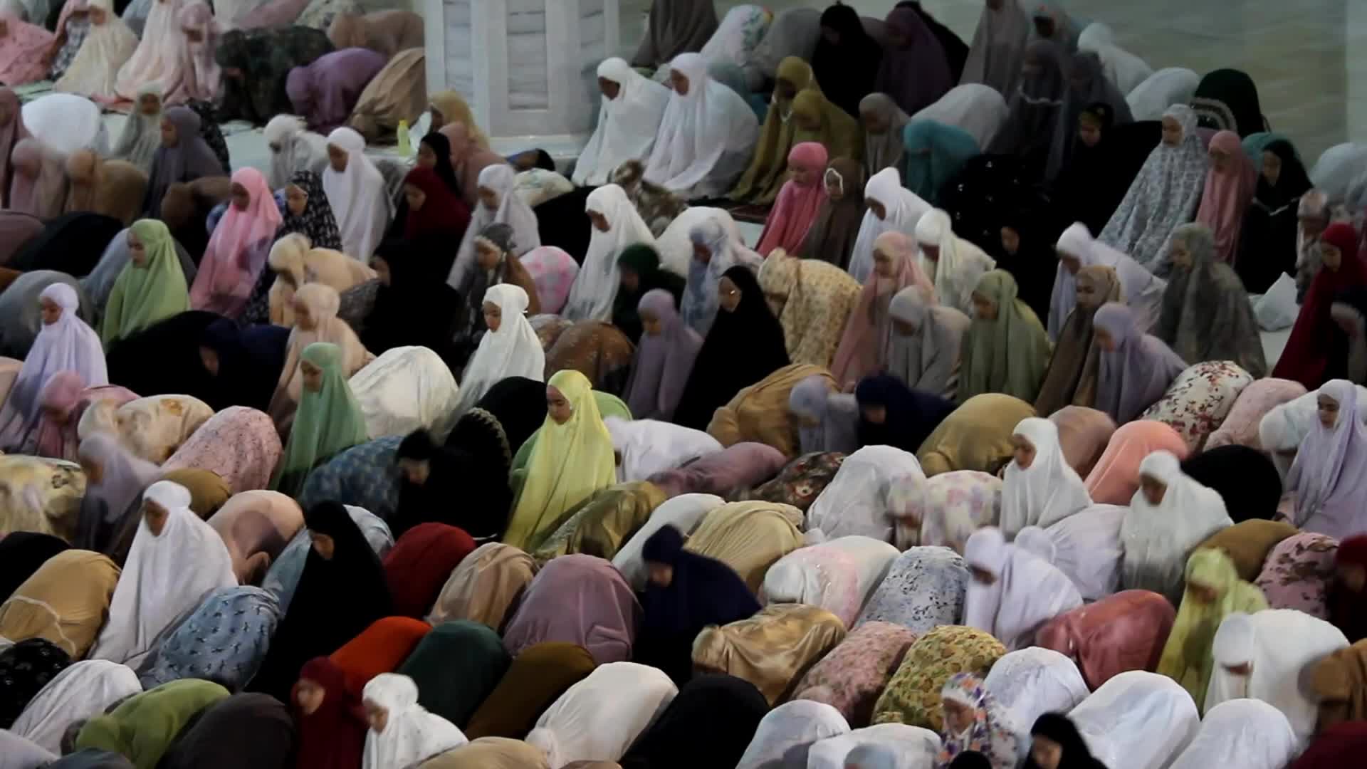 The First Tarawih Prayer in Aceh