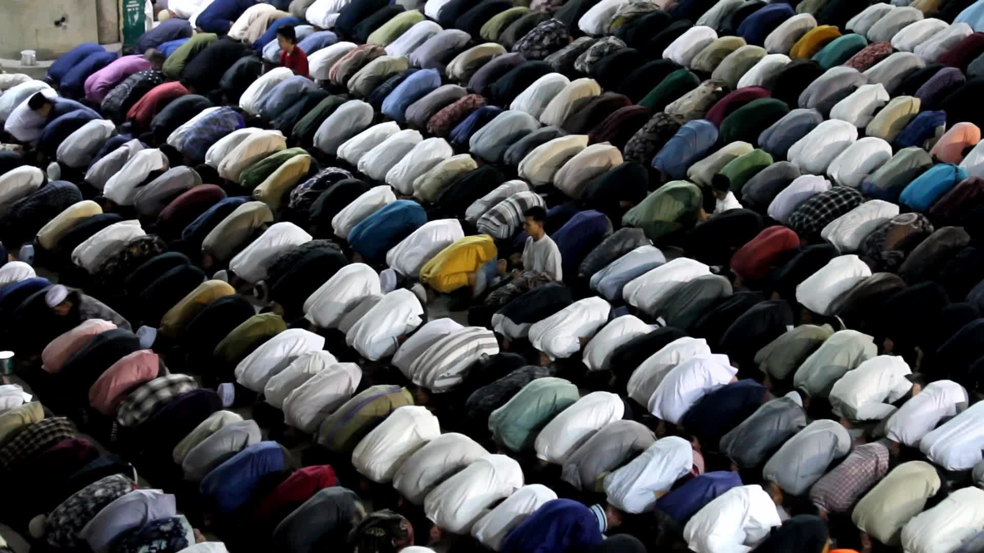 The First Tarawih Prayer in Aceh