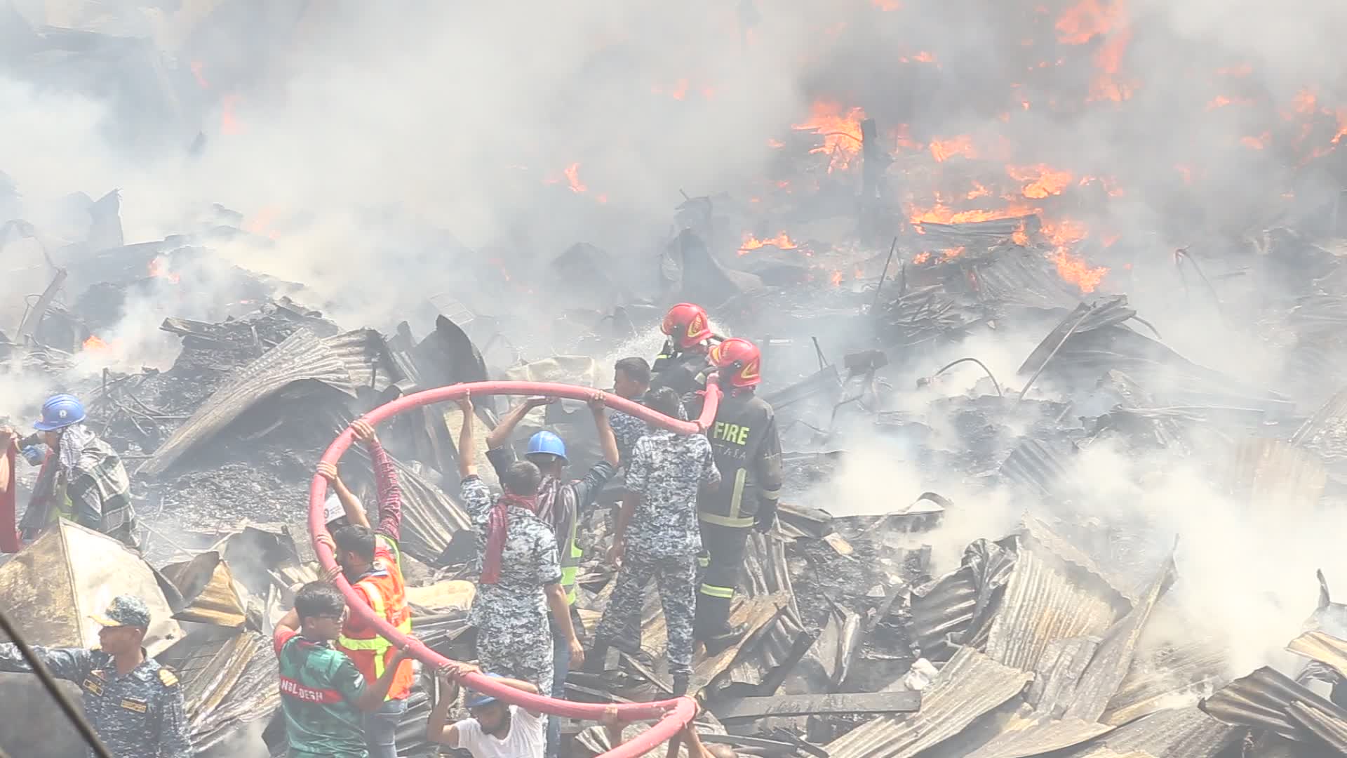Major Fire Breaks Out At Clothing Market In Dhaka