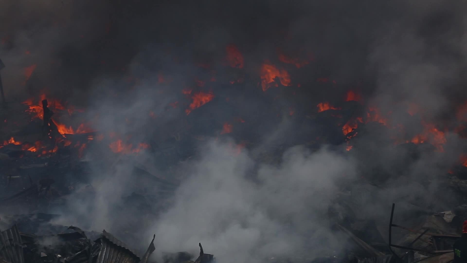 Major Fire Breaks Out At Clothing Market In Dhaka