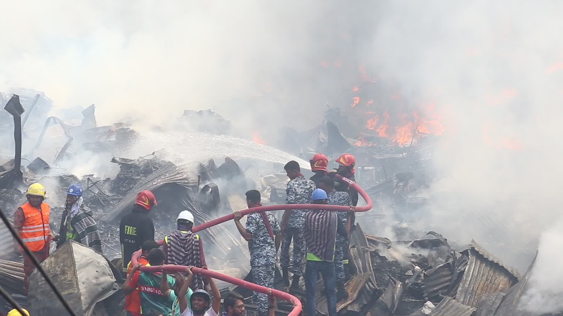 Major Fire Breaks Out At Clothing Market In Dhaka