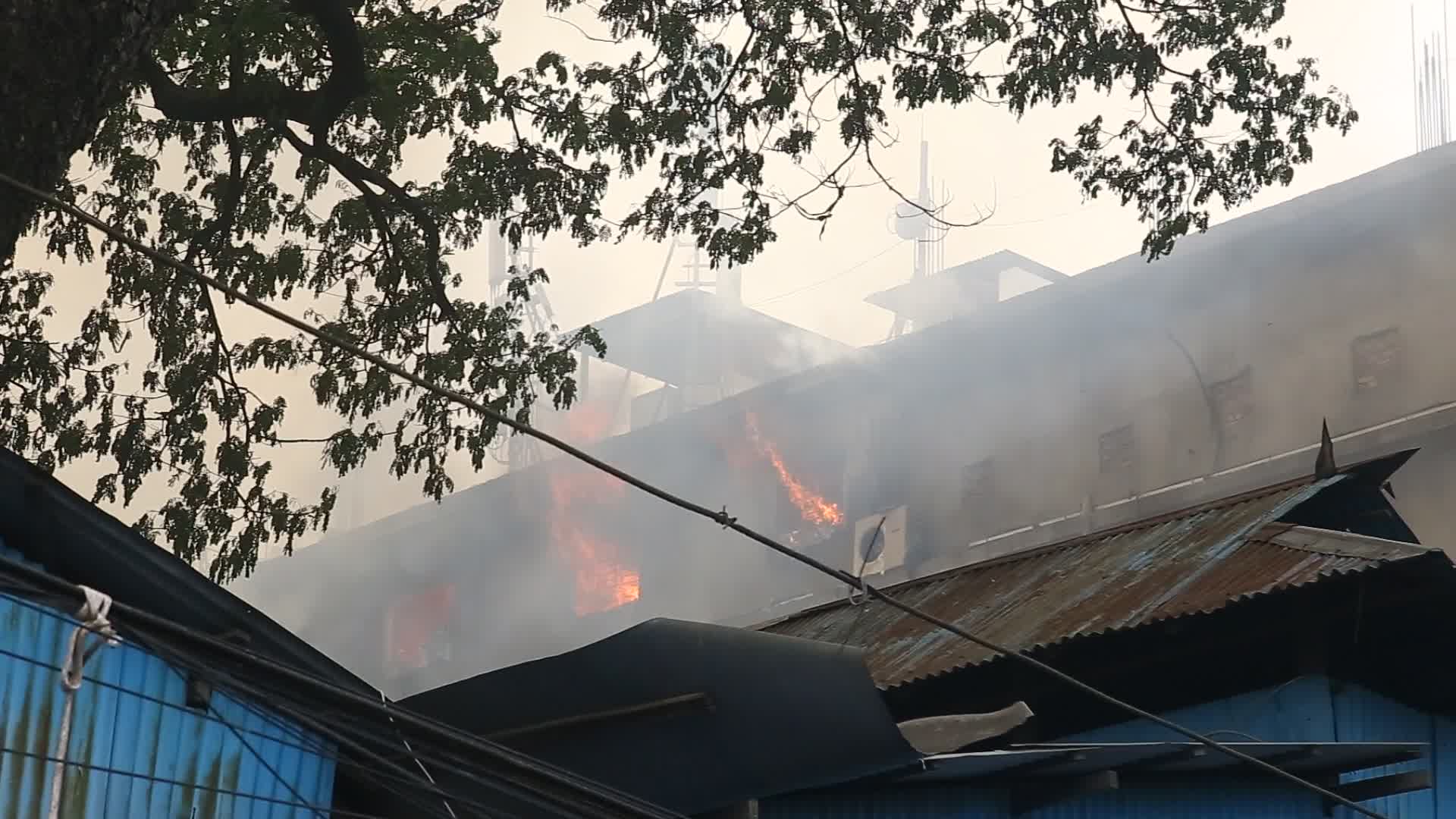 Major Fire Breaks Out At Clothing Market In Dhaka