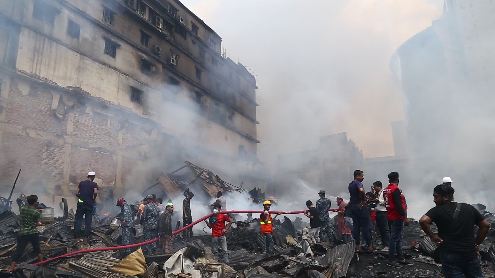 Major Fire Breaks Out At Clothing Market In Dhaka