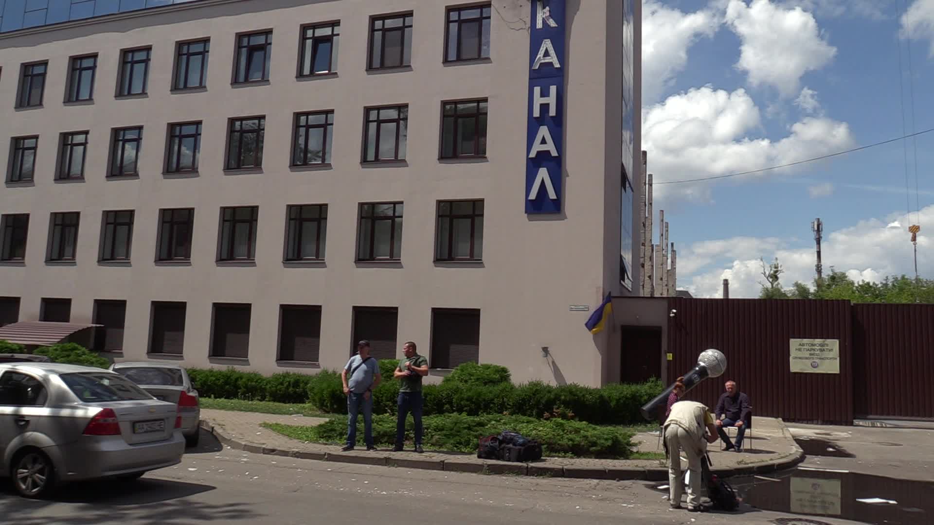 112 Ukraine TV channel came under fire of grenade launcher in Kiev