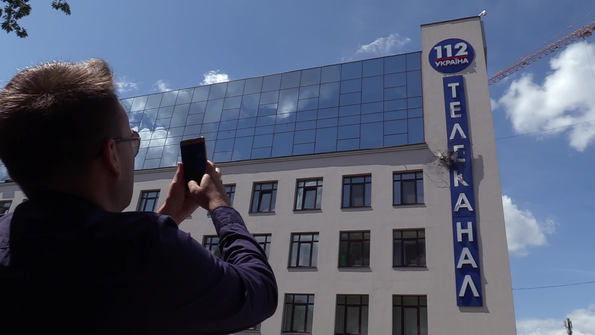 112 Ukraine TV channel came under fire of grenade launcher in Kiev