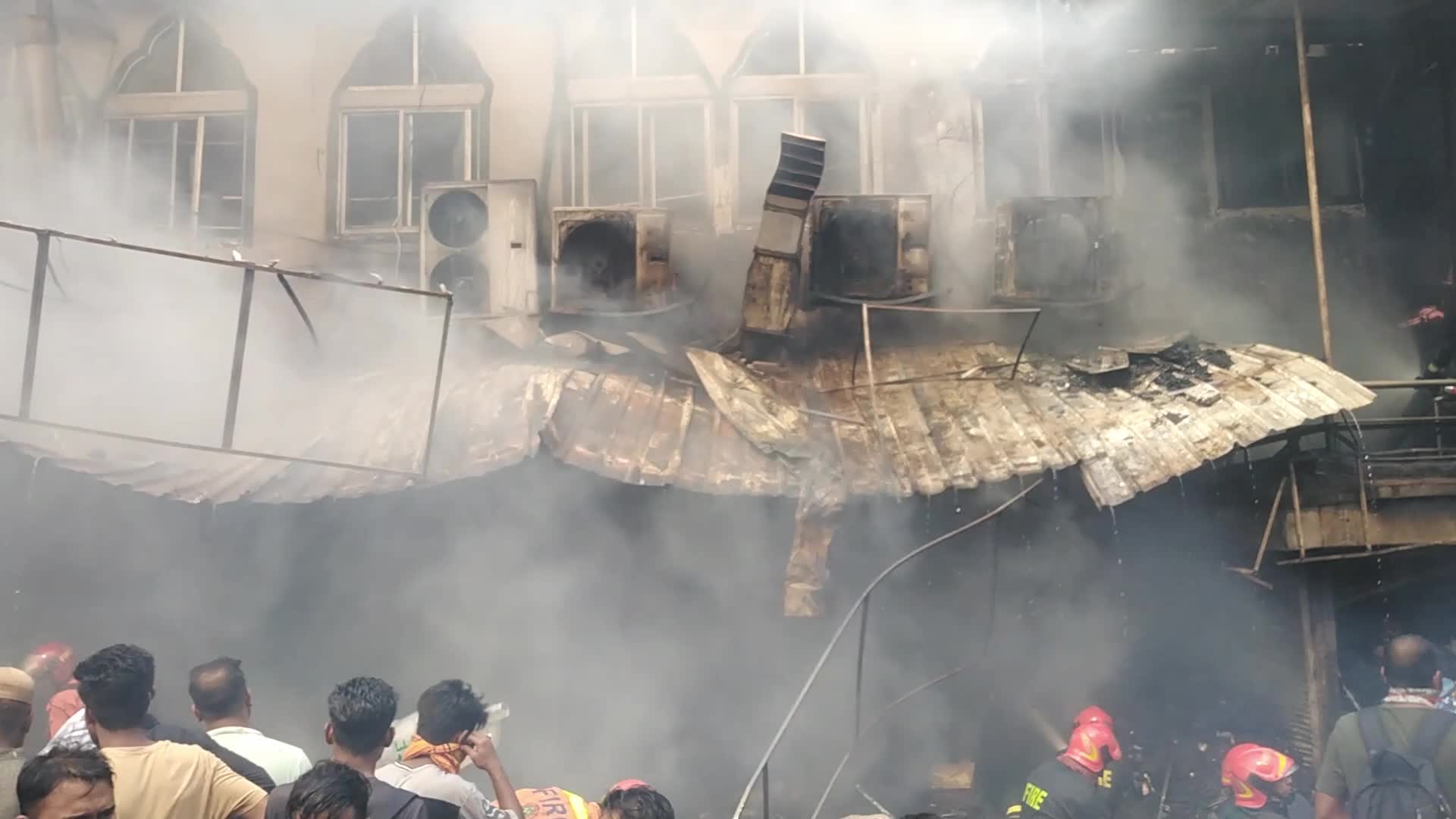 Fire broke out in the Bangabazar clothing market in Bangladesh