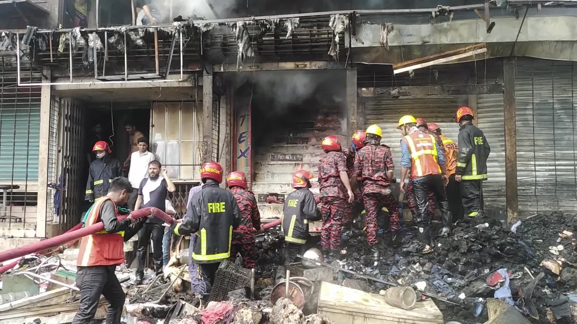Fire broke out in the Bangabazar clothing market in Bangladesh