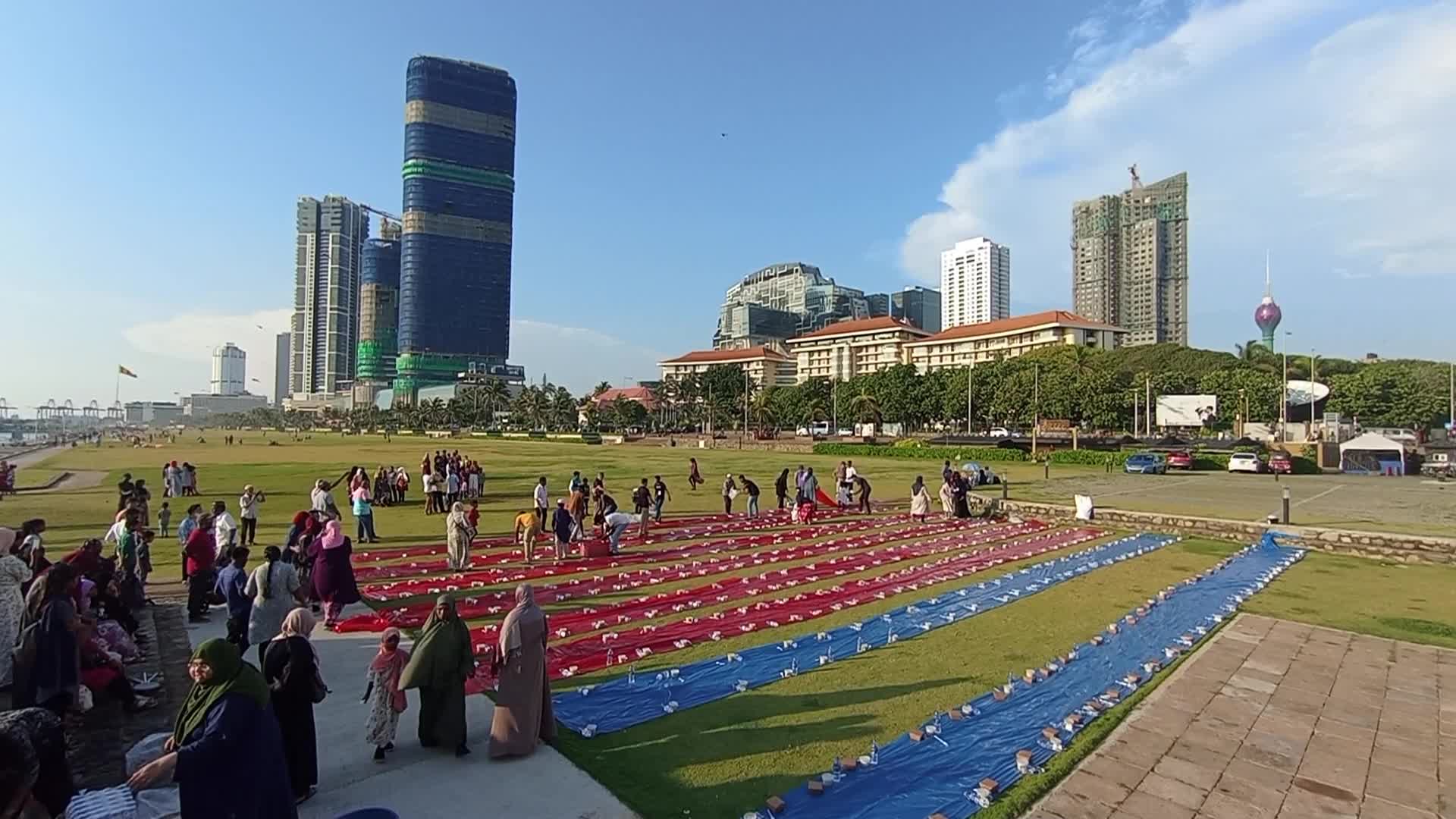 Muslim devotees break their fast on Colombo