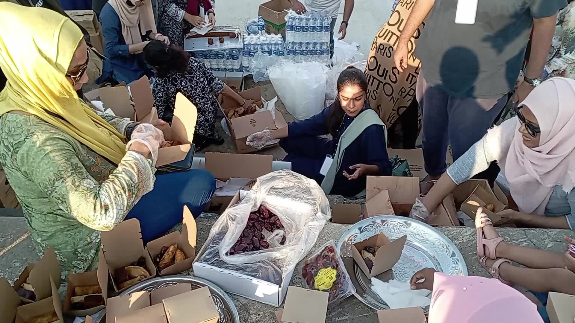 Muslim devotees break their fast on Colombo