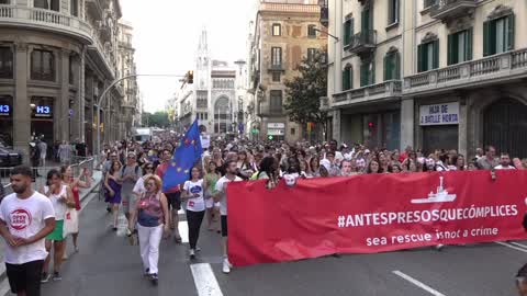 Hundreds of people protested in front of the Italian Consulate and in support of NGOs that rescue migrants at sea