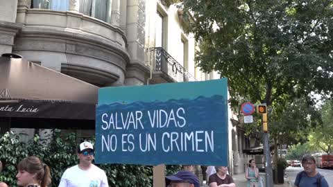 Hundreds of people protested in front of the Italian Consulate and in support of NGOs that rescue migrants at sea