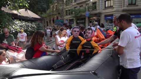 Hundreds of people protested in front of the Italian Consulate and in support of NGOs that rescue migrants at sea