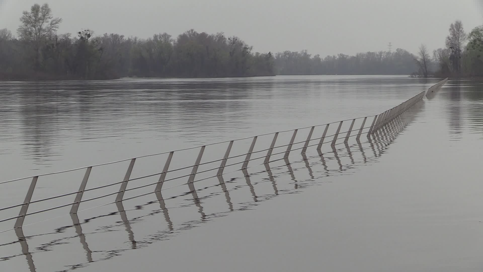 A seasonal rise in the water level in the Dnipro led to flooded embankment in Kyiv