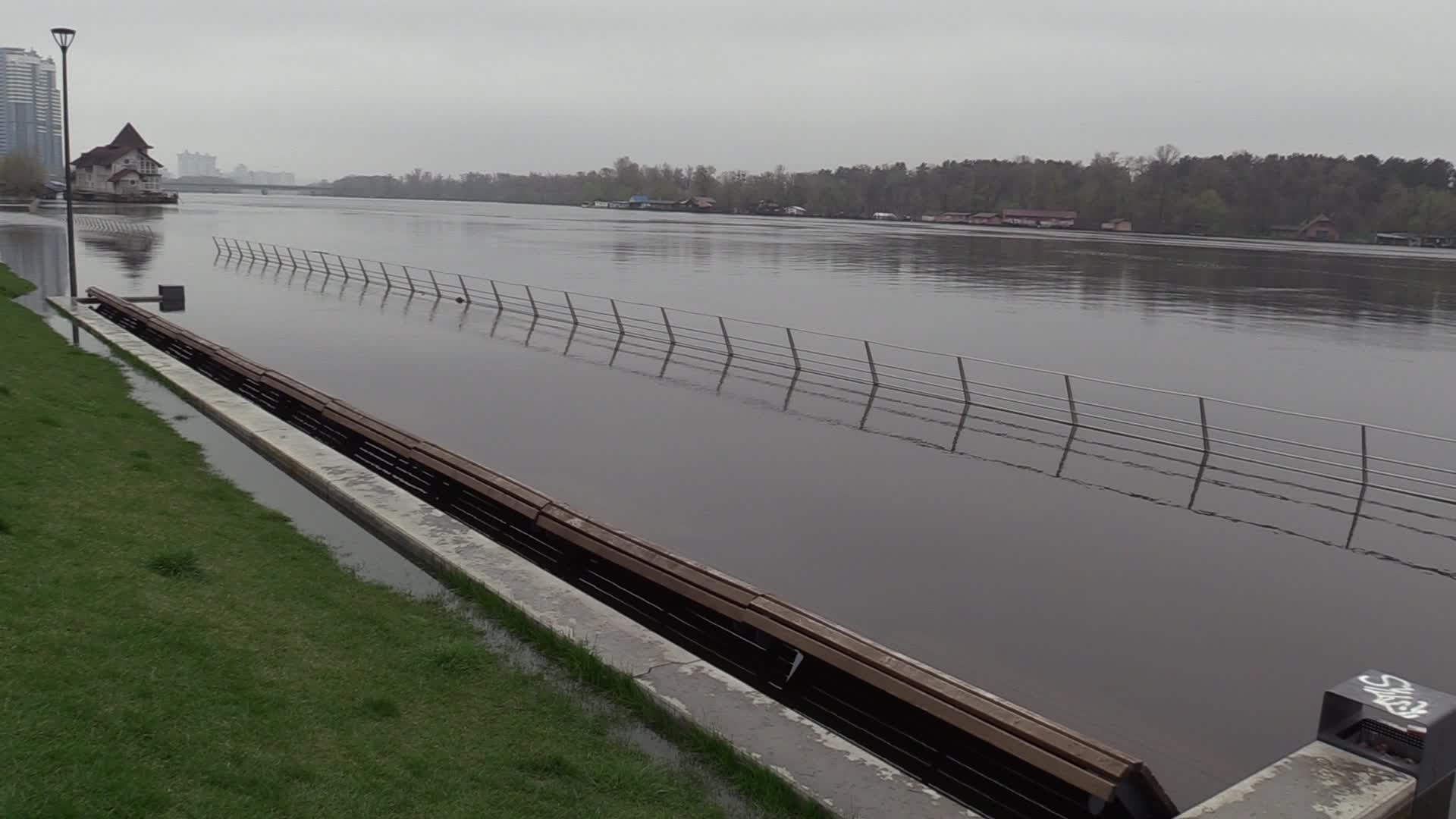 A seasonal rise in the water level in the Dnipro led to flooded embankment in Kyiv