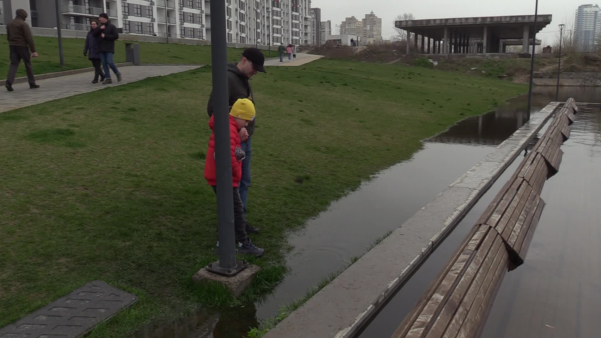 A seasonal rise in the water level in the Dnipro led to flooded embankment in Kyiv