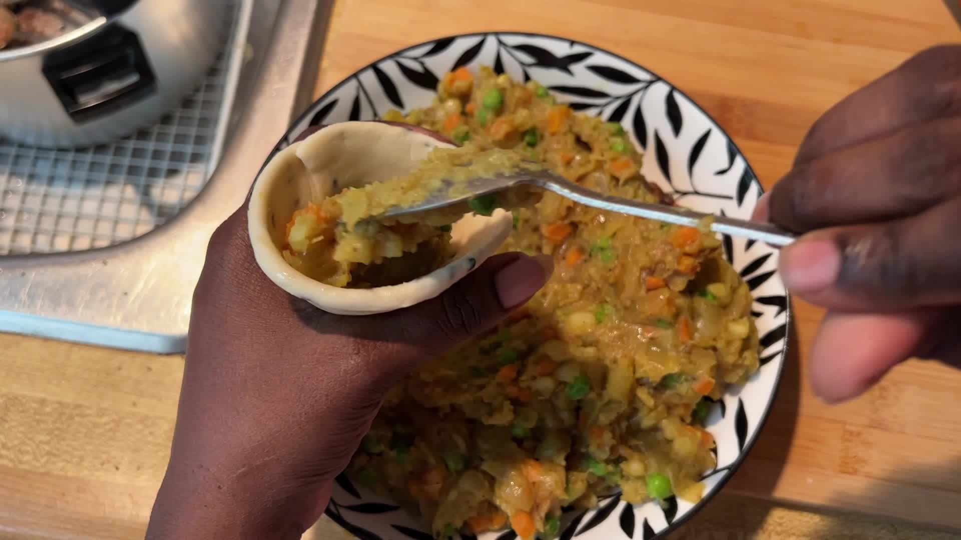 Vegetable samosas
