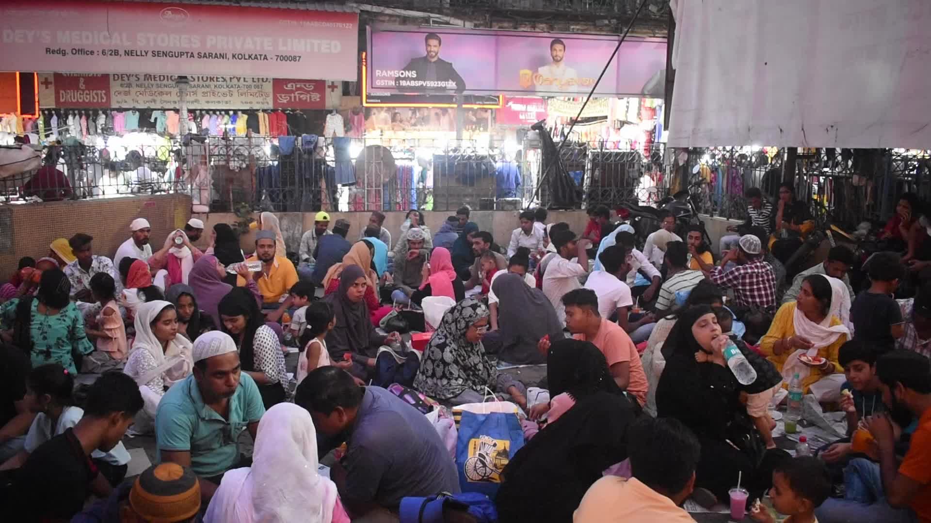 Iftar On Market In Kolkata, India