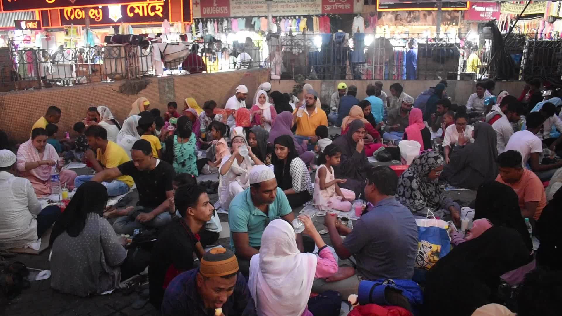 Iftar On Market In Kolkata, India