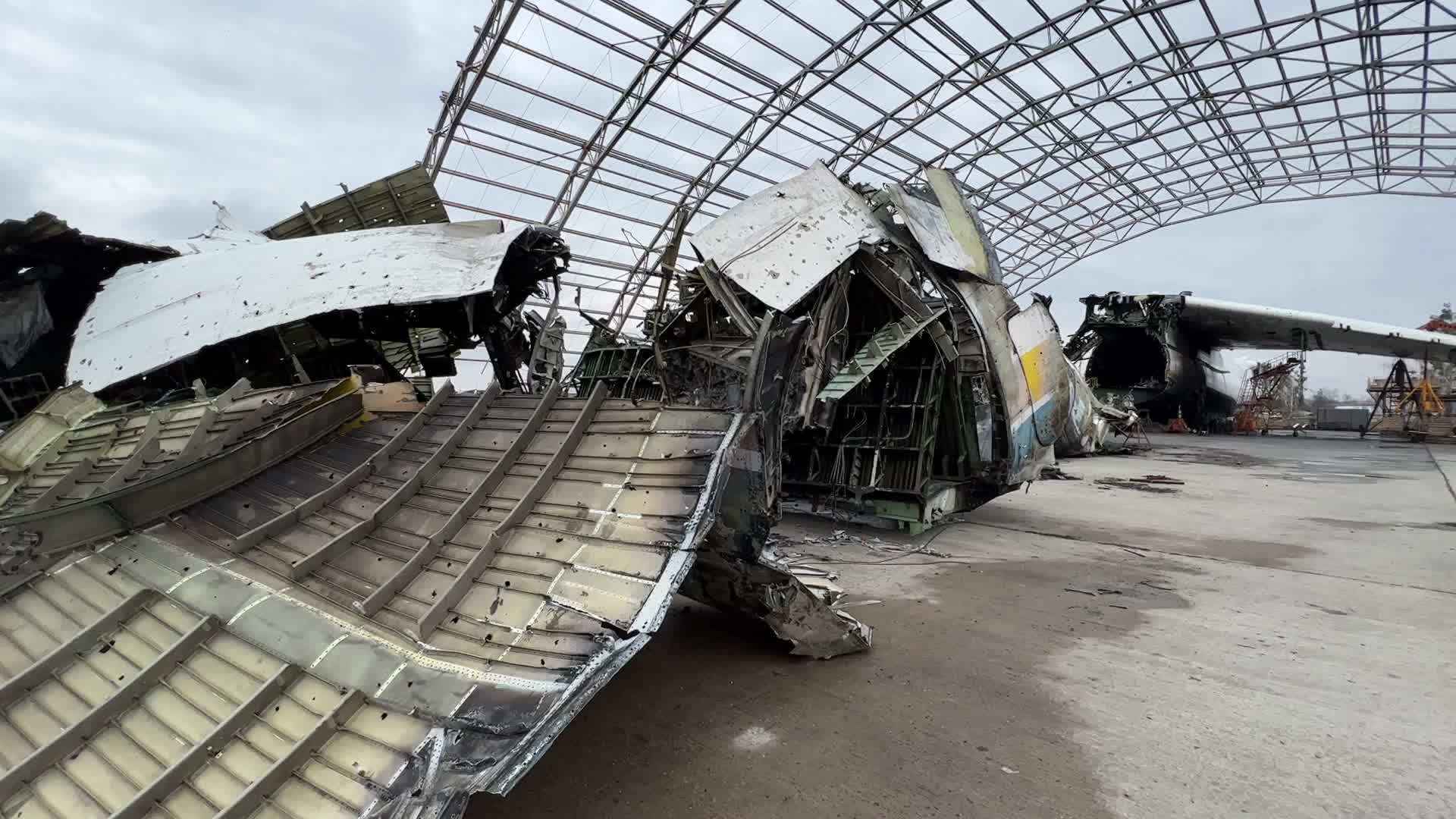 Dismantling of the destroyed largest Ukrainian transport aircraft Antonov An-225 Mriya (Mriya) 