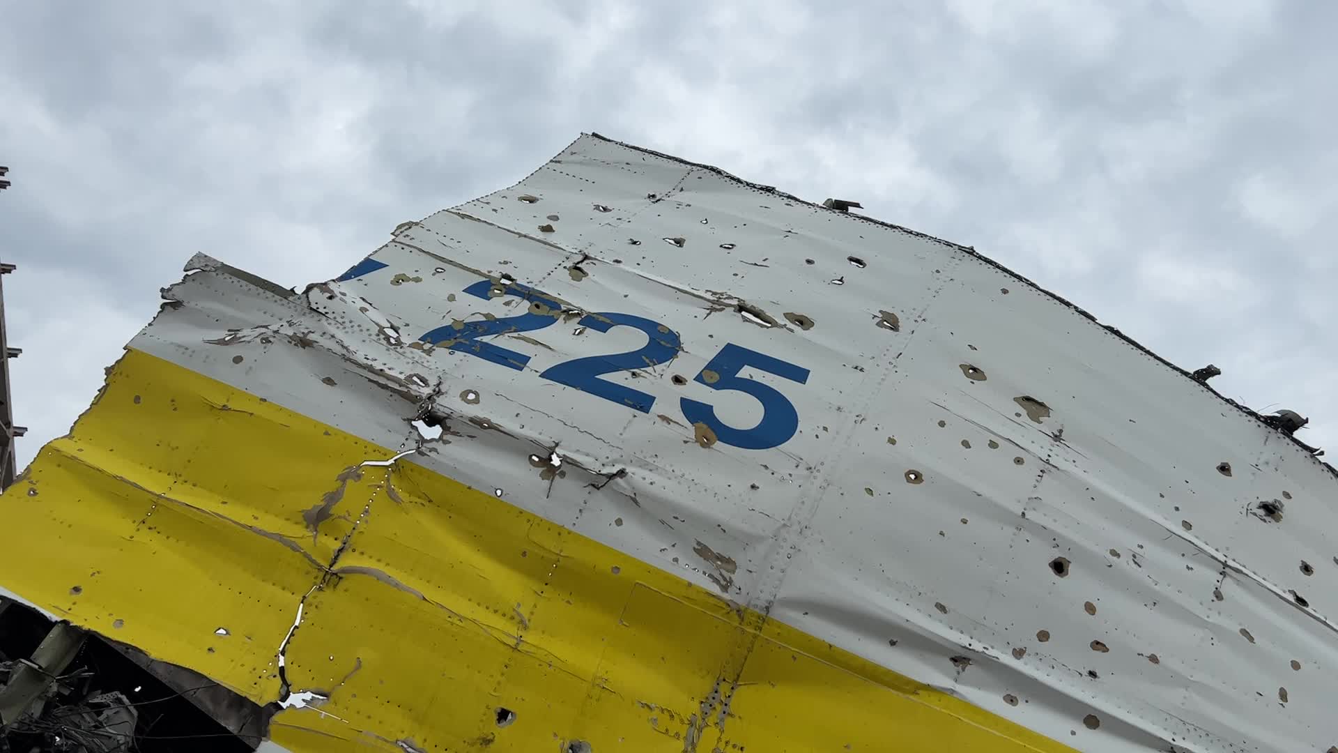 Dismantling of the destroyed largest Ukrainian transport aircraft Antonov An-225 Mriya (Mriya) 