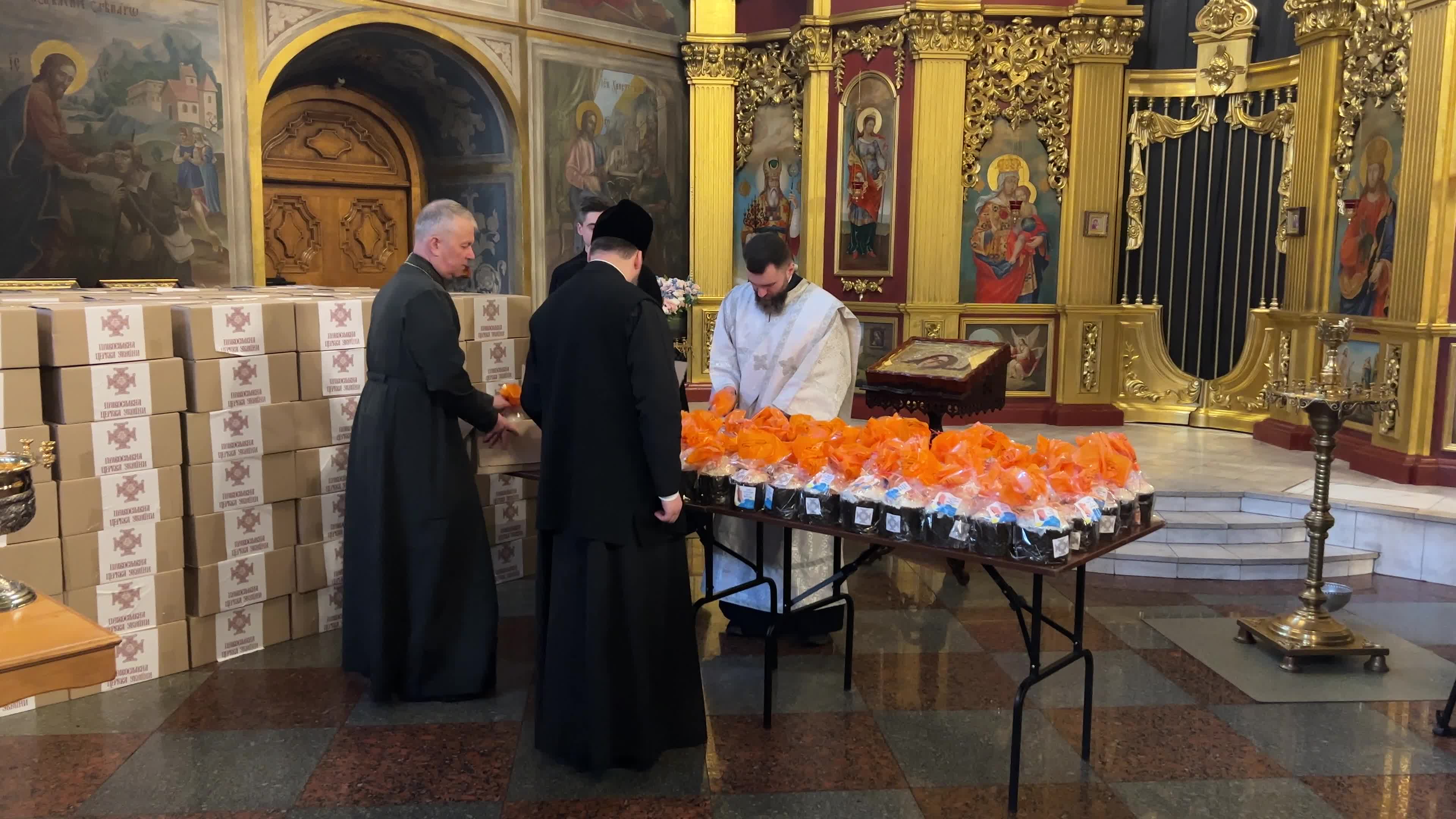 Easter breads for Ukrainian servicemen 