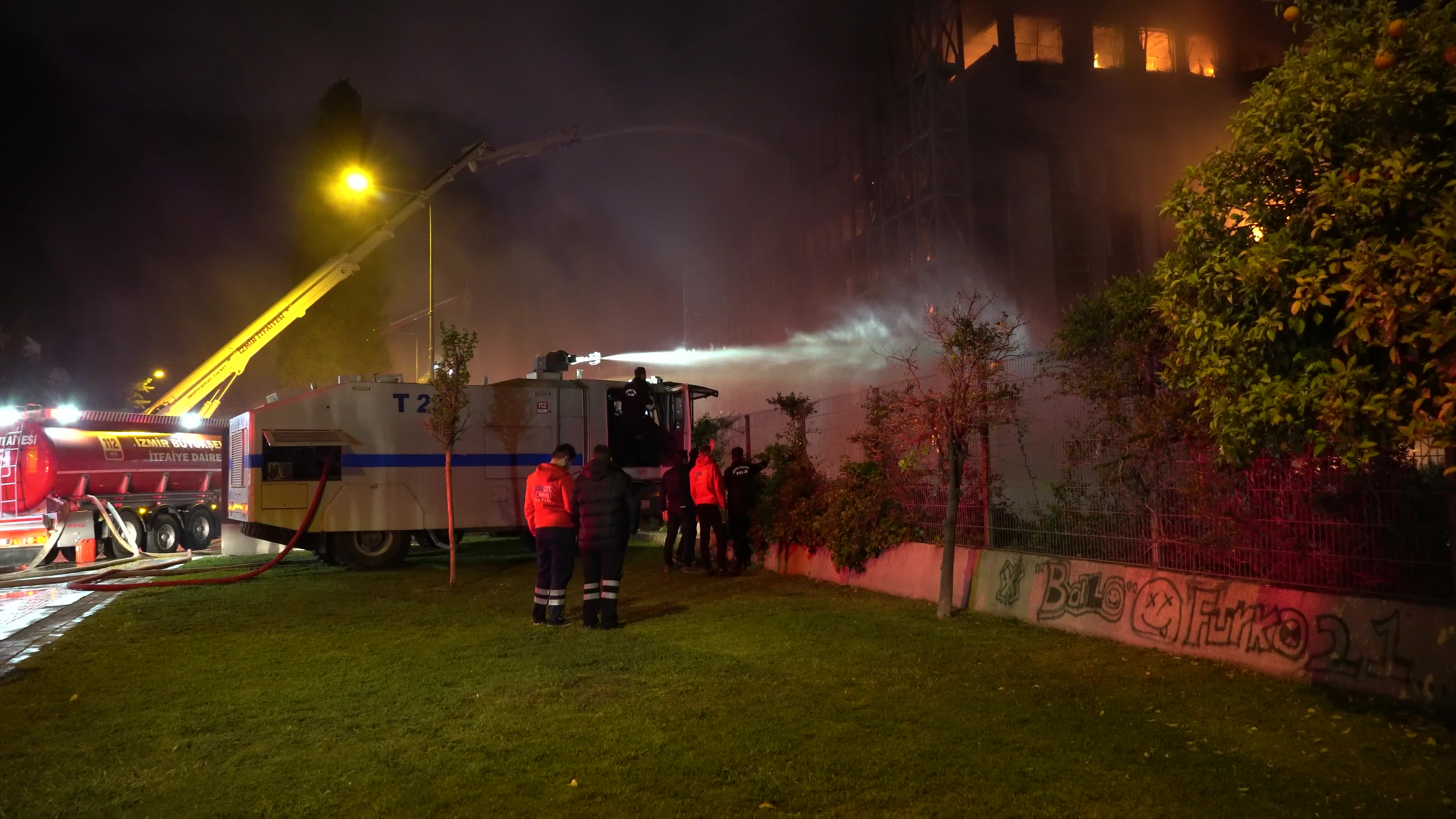 Big fire on a luxury site, Izmir, Turkey - 27 Apr 2023