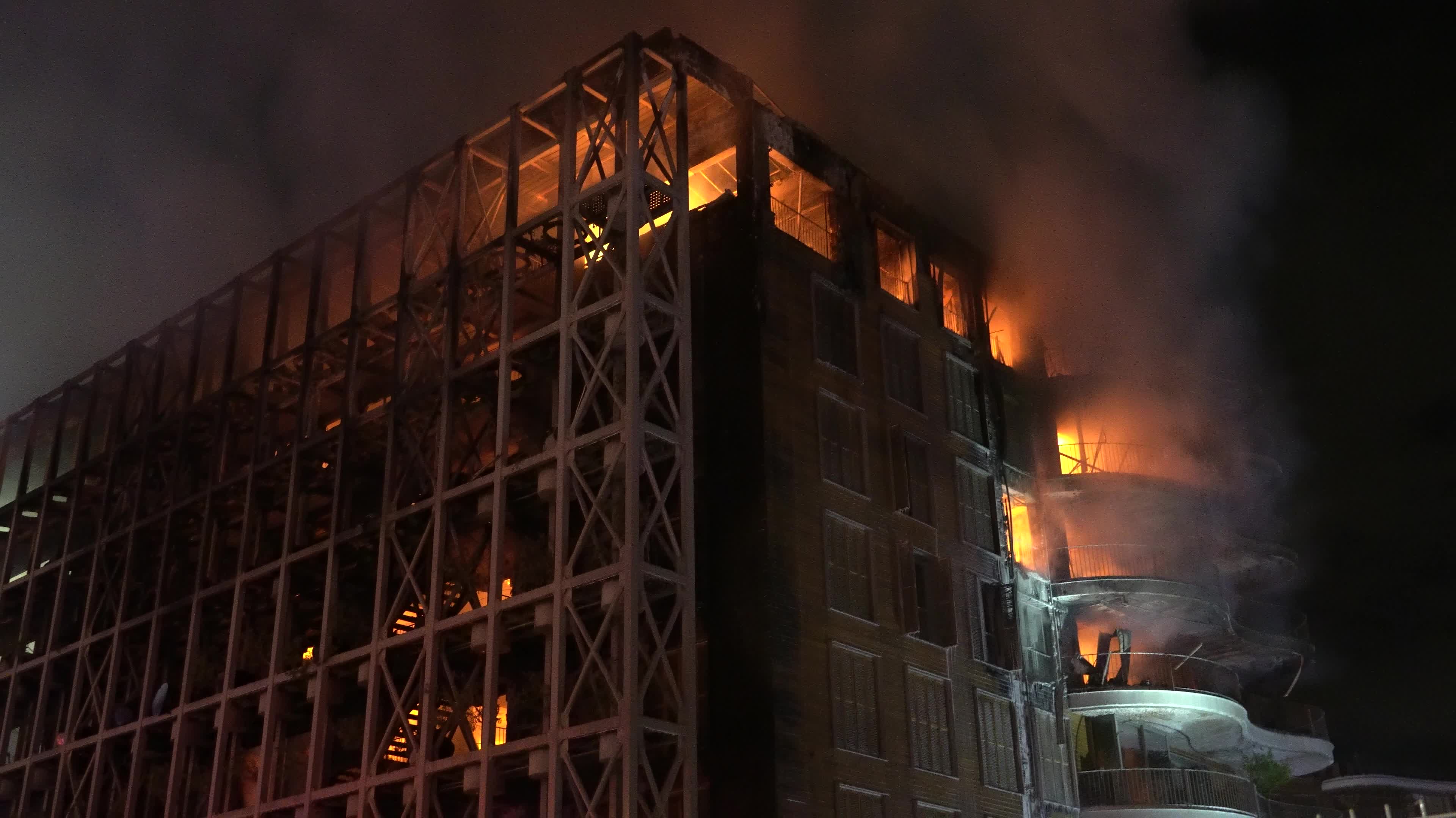 Big fire on a luxury site, Izmir, Turkey - 27 Apr 2023