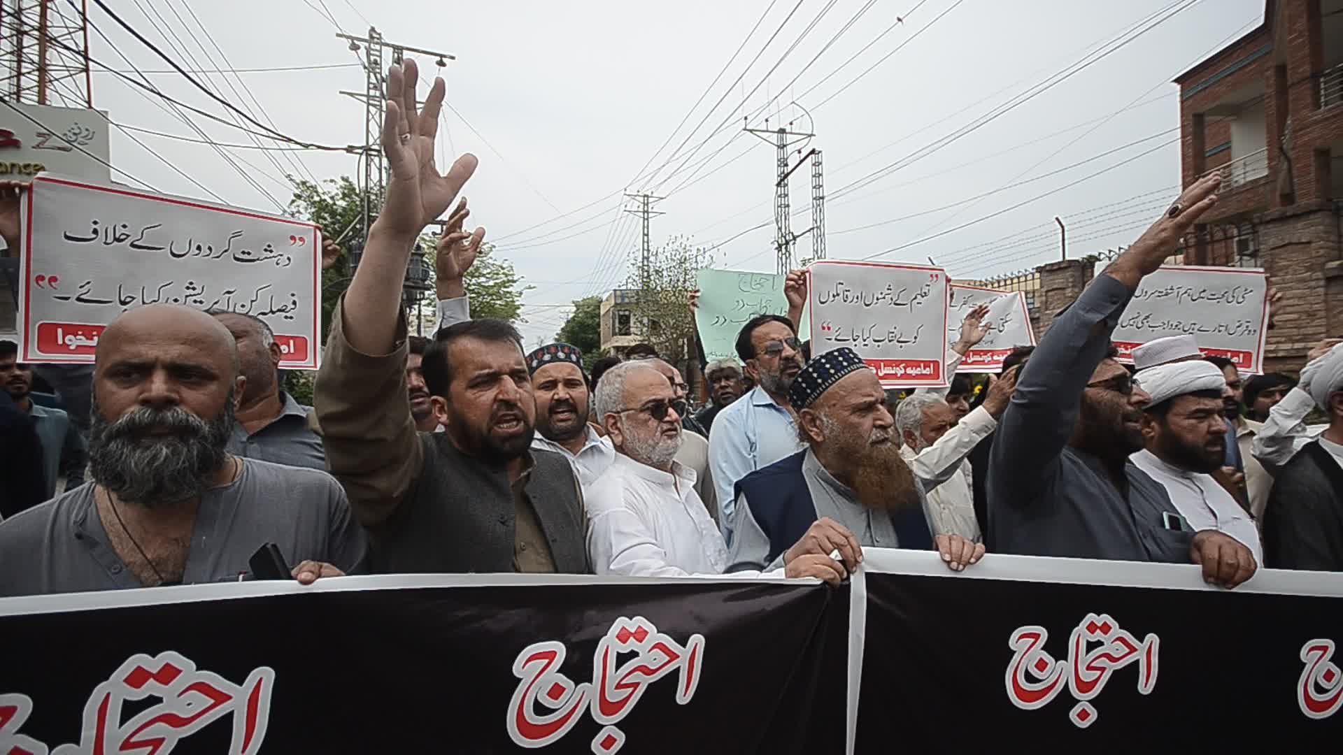Shiite Muslims protest against the death of seven teachers in Parachinar
